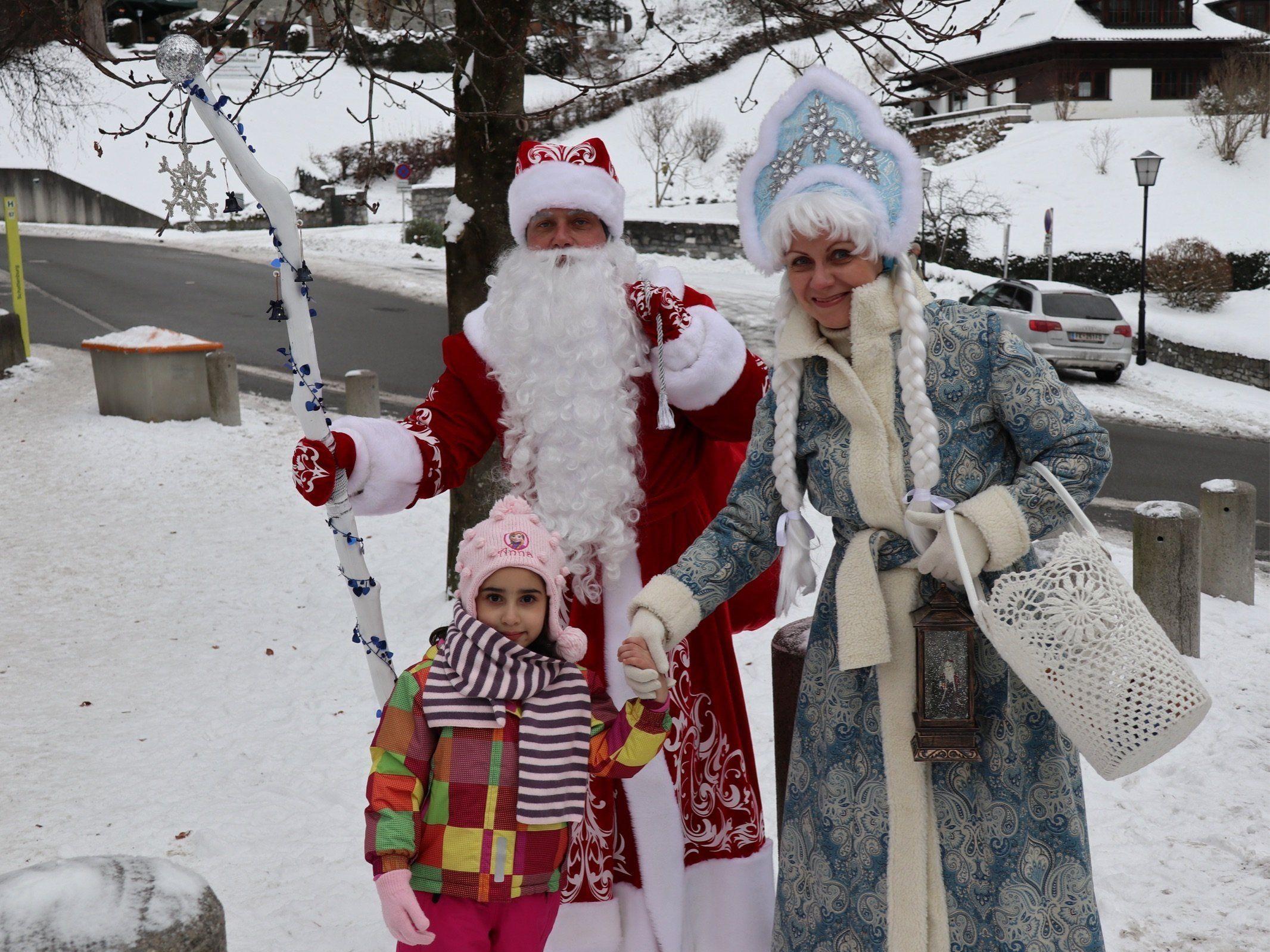 Väterchen Frost und Schneeflöckchen erfreuten auch das in Feldkirch lebende Flüchtlingsgsmädchen Ghina aus Syrien.