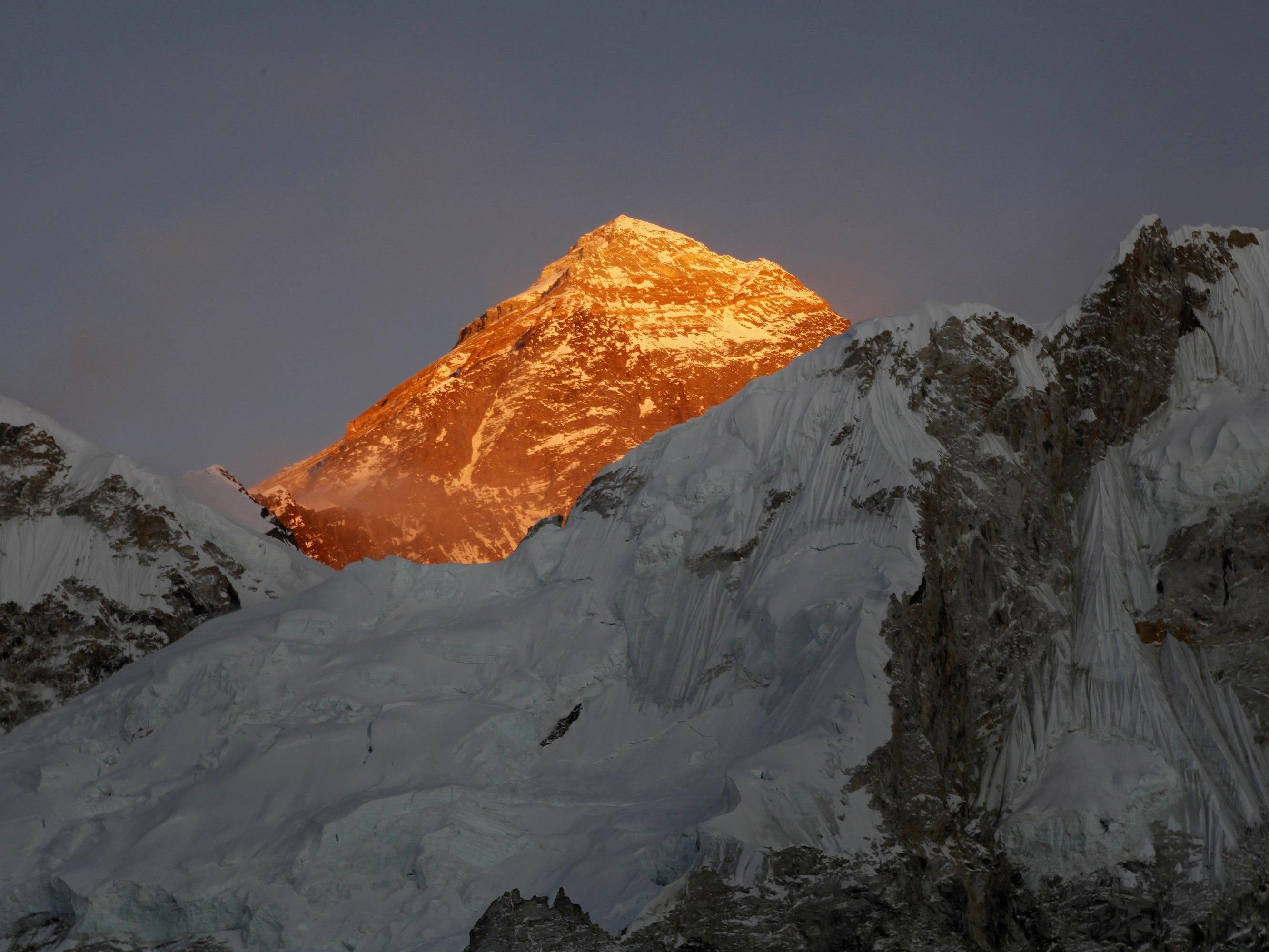 Der Mount Everest misst offiziell (noch) 8.848 Meter.