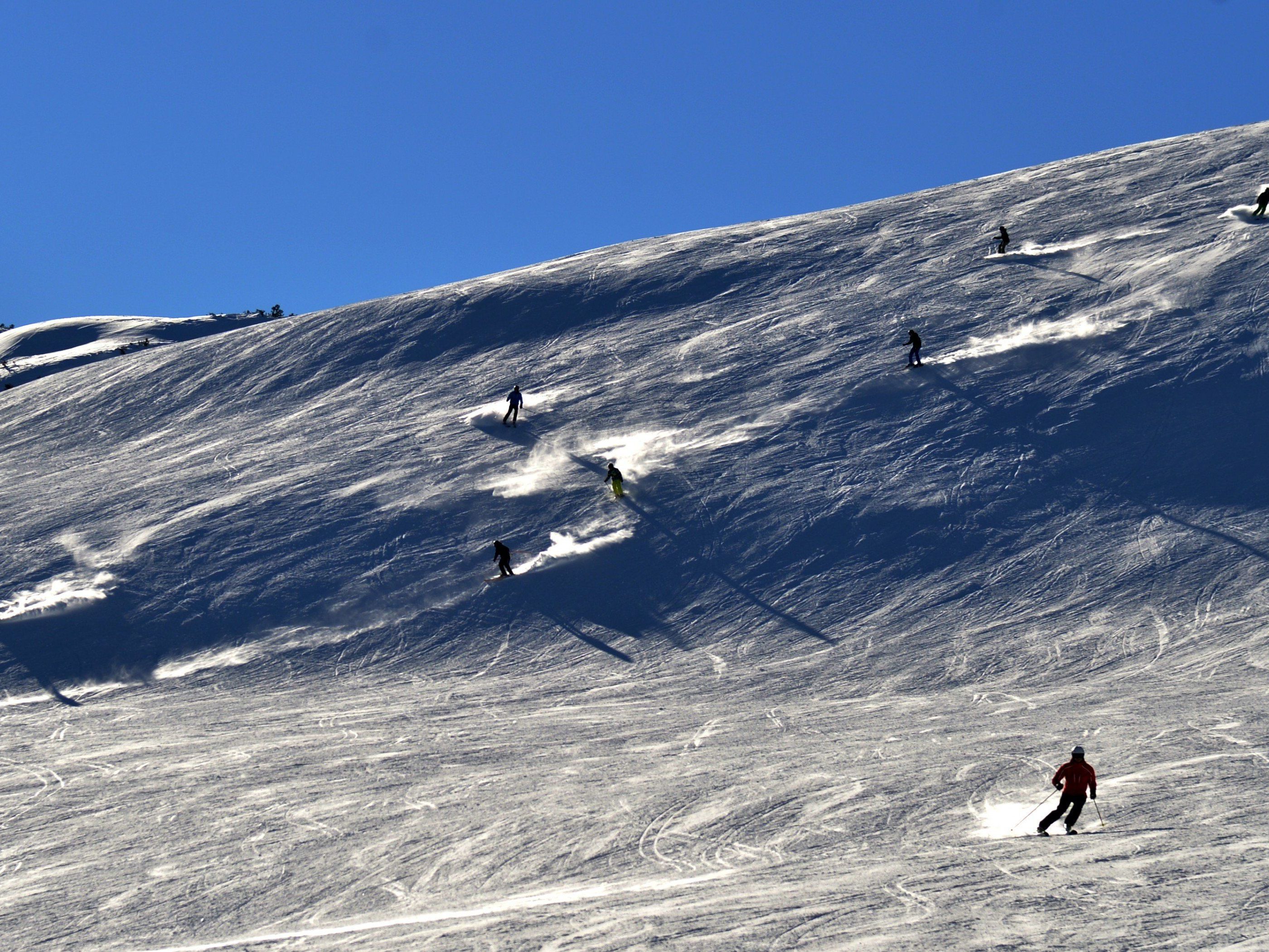 Die Polizei sucht nach Zeugen eines Skiunfalls in Lech. Die Polizei sucht nach Zeugen eines Skiunfalls in Lech.
