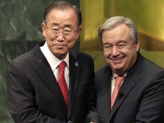 Ban Ki-Moon übergibt das UNO-Zepter an Antonio Guterres.
