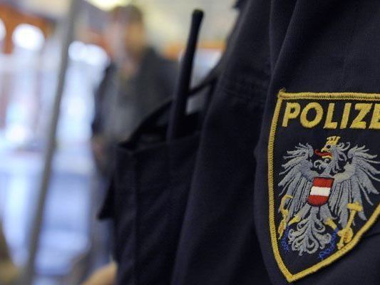 Zum Glück wurde der 18-Jährige nur leicht verletzt. Zum Glück wurde der 18-Jährige nur leicht verletzt.