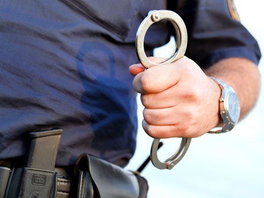 Drei mutmaßliche Drogendealer wurden in Wien verhaftet. Drei mutmaßliche Drogendealer wurden in Wien verhaftet.