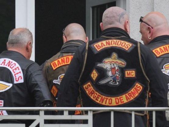 Gemeinsam wollen die Rocker-Clubs gegen das "Colour-Verbot" vorgehen. Gemeinsam wollen die Rocker-Clubs gegen das "Colour-Verbot" vorgehen.