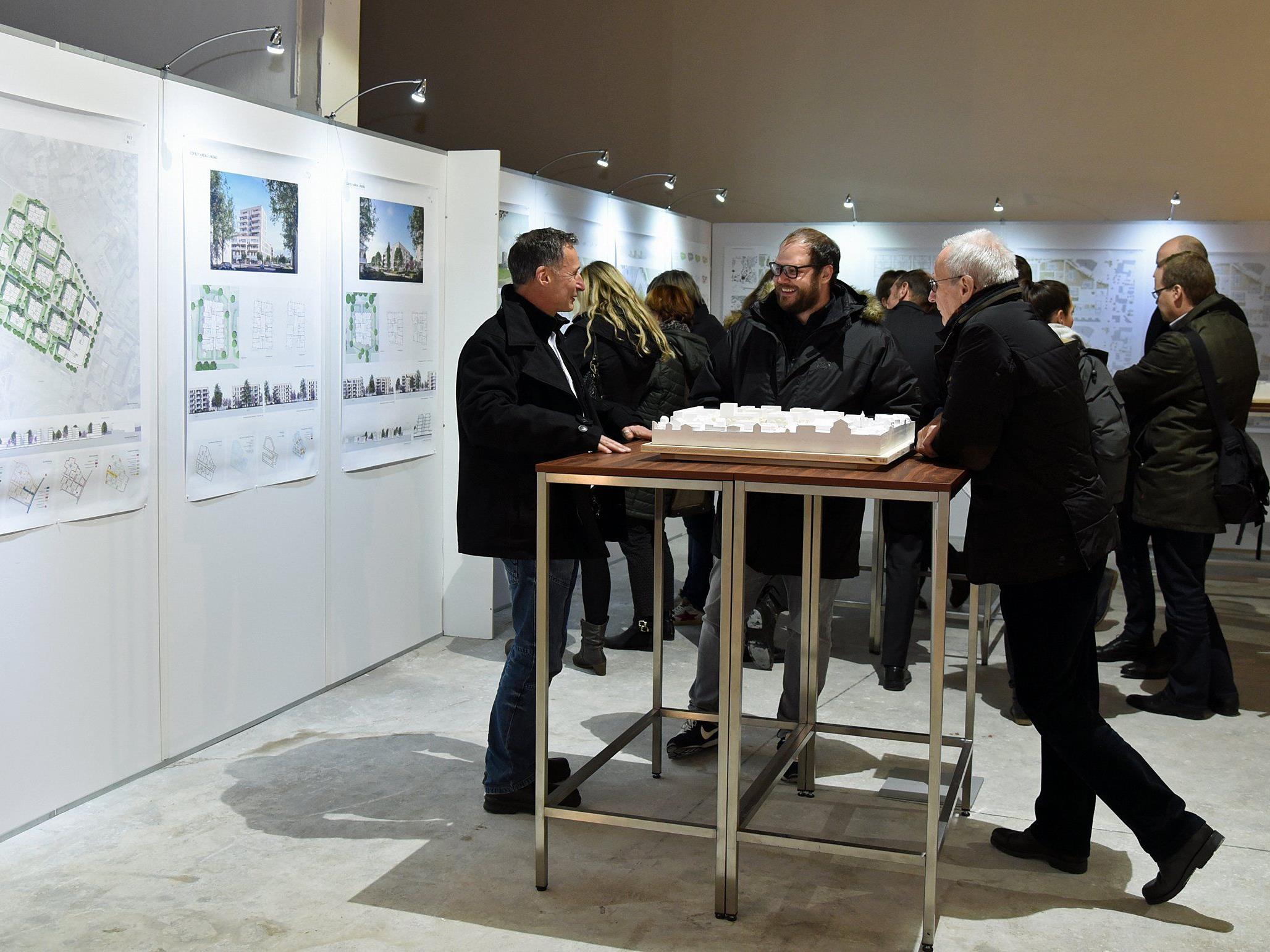 Nach der Projektpräsentation vor Stadtvertretern am Donnerstagabend (Bild) besuchten mehr als 250 Lindauer die Ausstellung am ersten Wochenende.