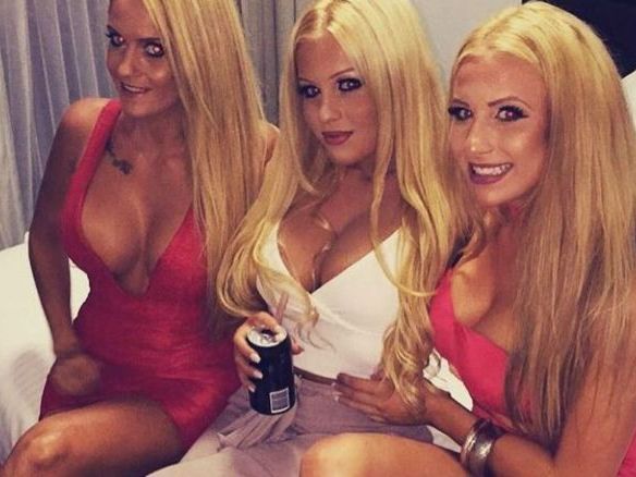 Eine dieser Frauen ist die Mutter der anderen beiden Eine dieser Frauen ist die Mutter der anderen beiden