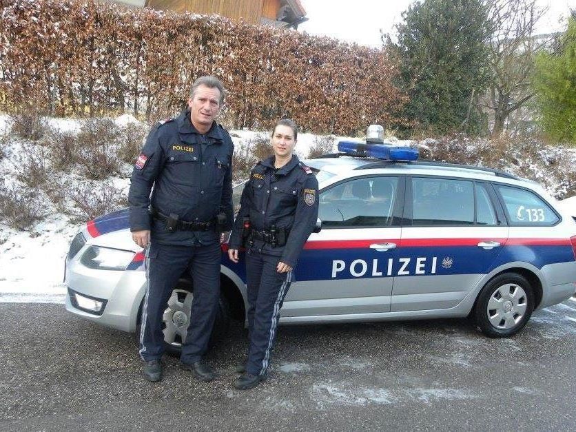 Gruppeninspektor Peter Bayerl und Revierinspektorin Sarah Endres eilten dem 75-Jährigen zur Hilfe Gruppeninspektor Peter Bayerl und Revierinspektorin Sarah Endres eilten dem 75-Jährigen zur Hilfe