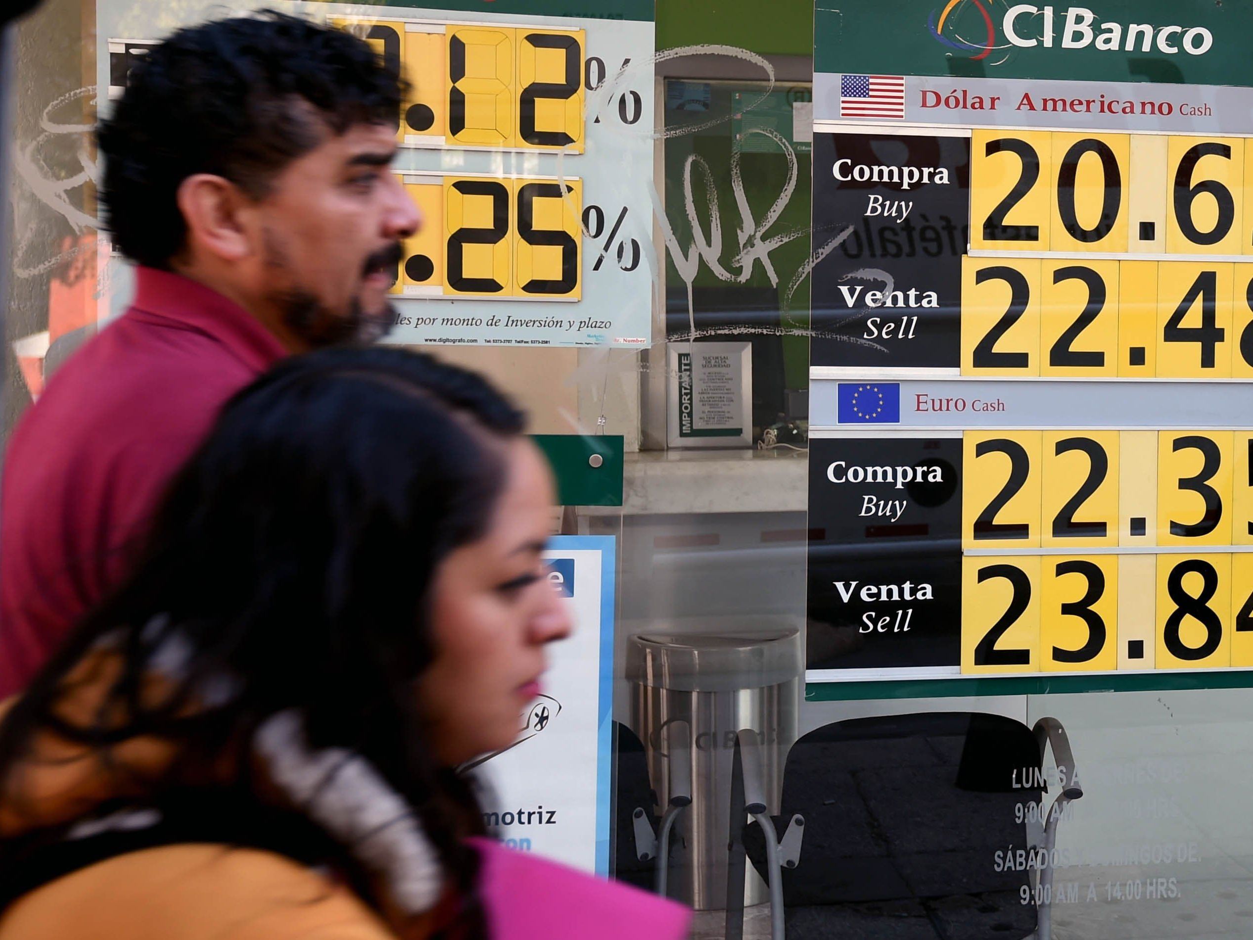 In Mexiko geht die Angst vor Trump um: Kurz vor der Angelobung des neuen US-Präsidenten stürzte die Landeswährung Peso auf ein historisches Tief. In Mexiko geht die Angst vor Trump um: Kurz vor der Angelobung des neuen US-Präsidenten stürzte die Landeswährung Peso auf ein historisches Tief.