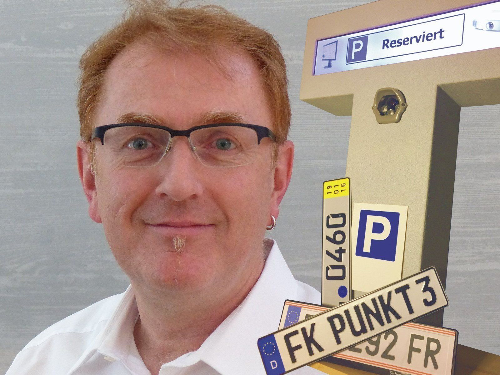 Erfinder Alfred Halbeisen mit dem "Parking Display System"-Prototypen. Erfinder Alfred Halbeisen mit dem "Parking Display System"-Prototypen.