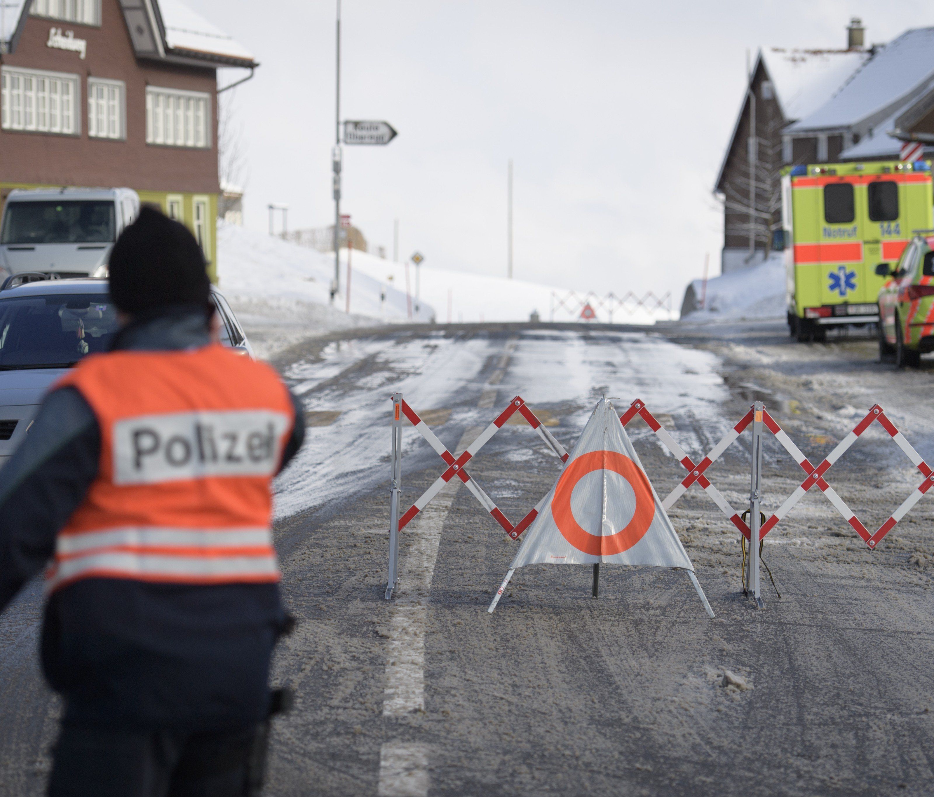 Die beiden bei einem Einsatz angeschossenen Polizisten befinden sich auf dem Weg der Besserung. Die beiden bei einem Einsatz angeschossenen Polizisten befinden sich auf dem Weg der Besserung.