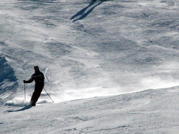 Unfall auf der Skipiste: Zeugen gesucht.