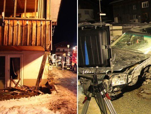 Ein Pkw mit vier Insassen krachte in der Nacht in ein Haus in Egg. Zwei Personen wurden verletzt. Ein Pkw mit vier Insassen krachte in der Nacht in ein Haus in Egg. Zwei Personen wurden verletzt.