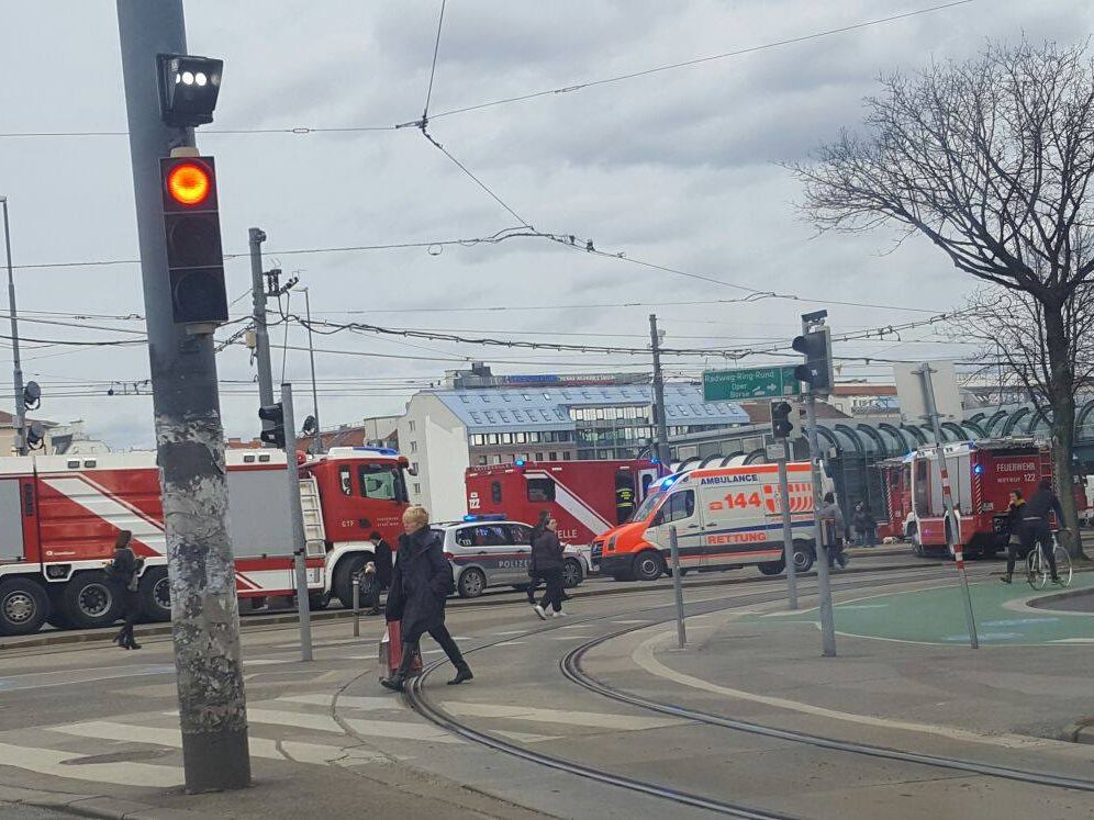 Feuerwehreinsatz bei der Station Schottenring. Feuerwehreinsatz bei der Station Schottenring.