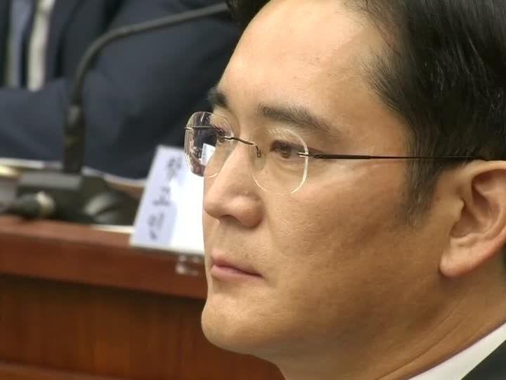Im Korruptionsskandal um Südkoreas Präsidentin Park Geun Hye ist der amtierende Chef der Samsung-Gruppe, Jay Y. Lee, am Freitag verhaftet worden.