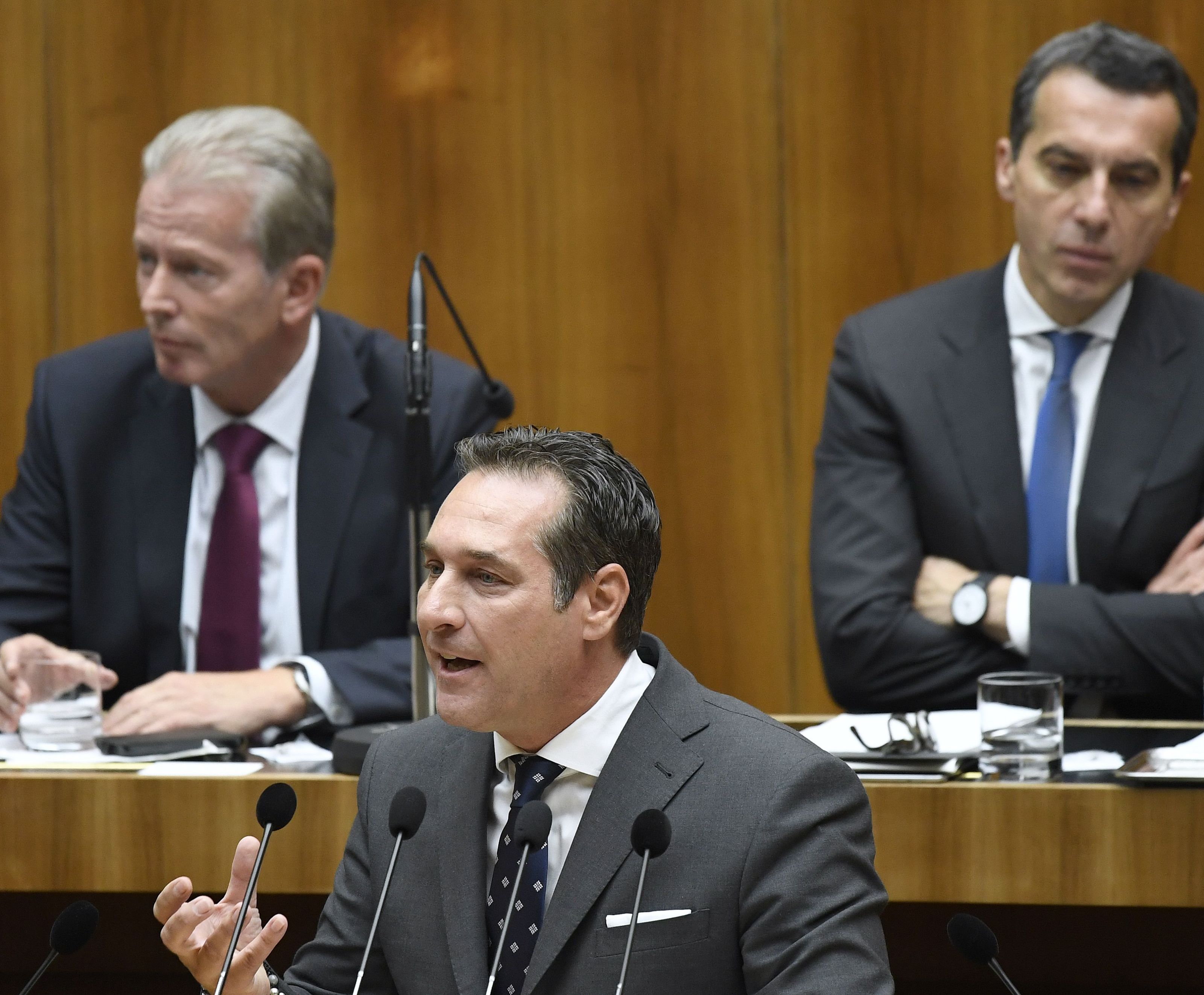 Strache-Attacke auf Kern. Strache-Attacke auf Kern.