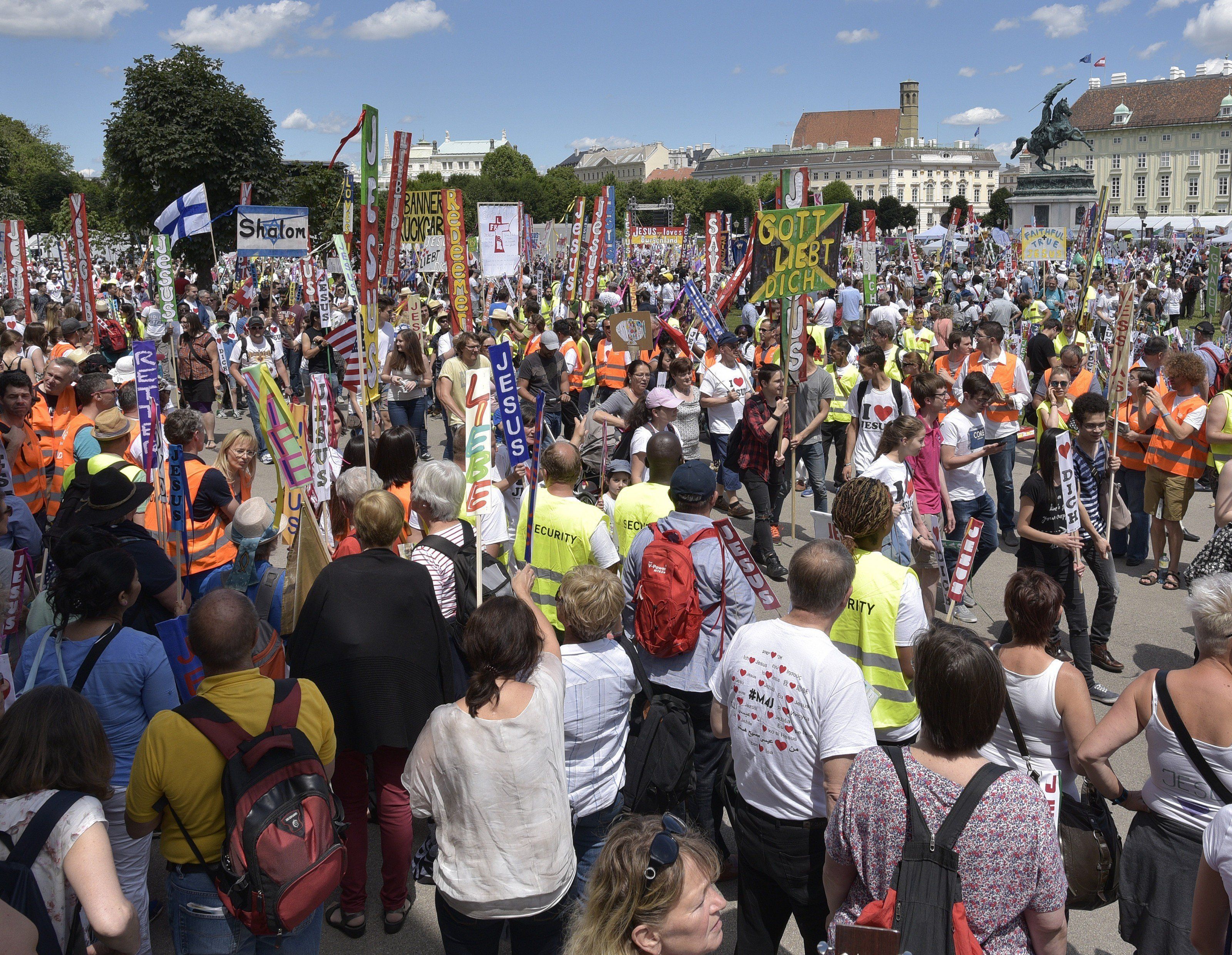 Petition zum Schutz des Demonstrationsrechts von SOS Mitmensch. Petition zum Schutz des Demonstrationsrechts von SOS Mitmensch.