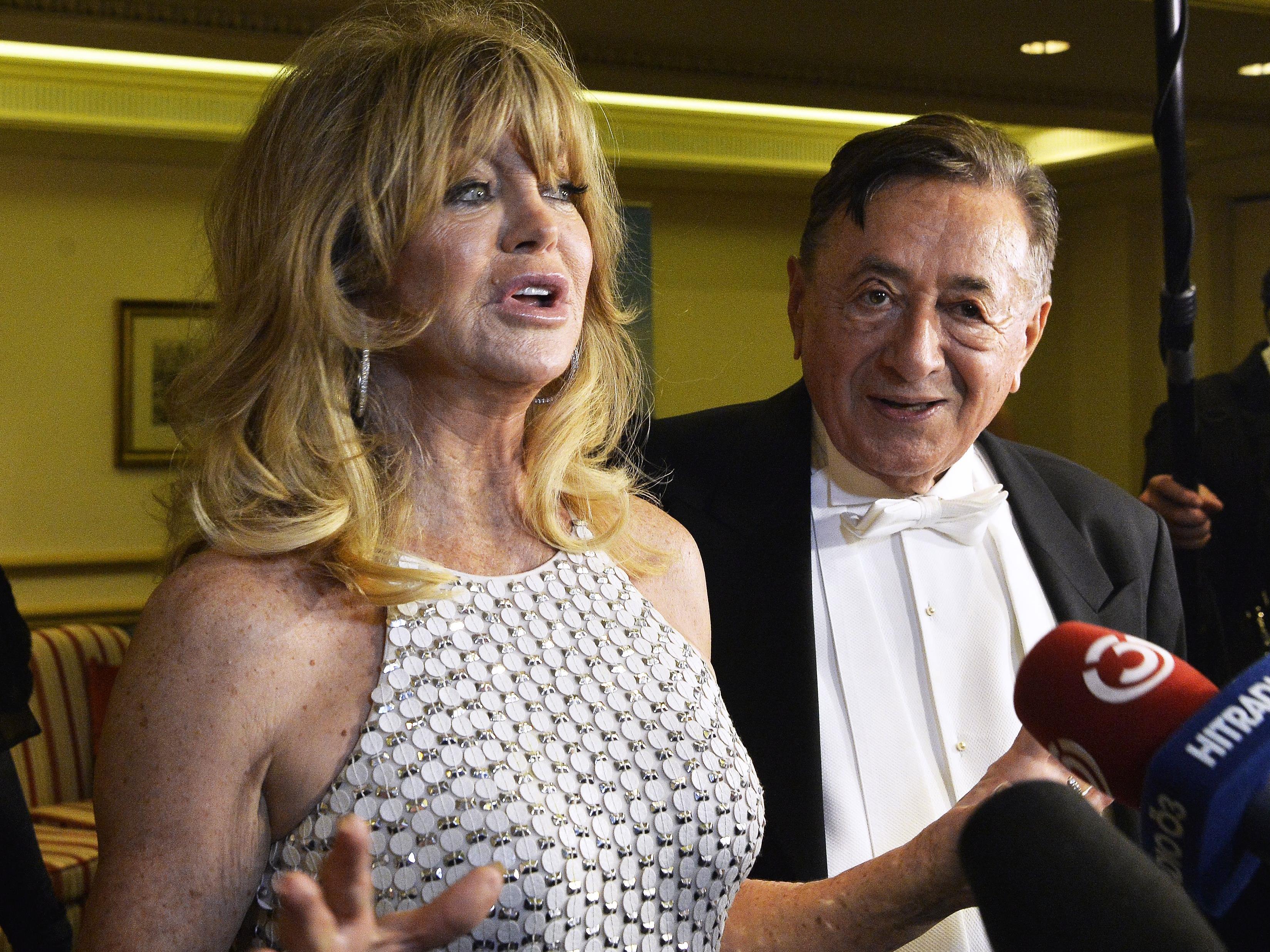 Goldie Hawn und Richard Lugner vor dem Wiener Opernball. Goldie Hawn und Richard Lugner vor dem Wiener Opernball.