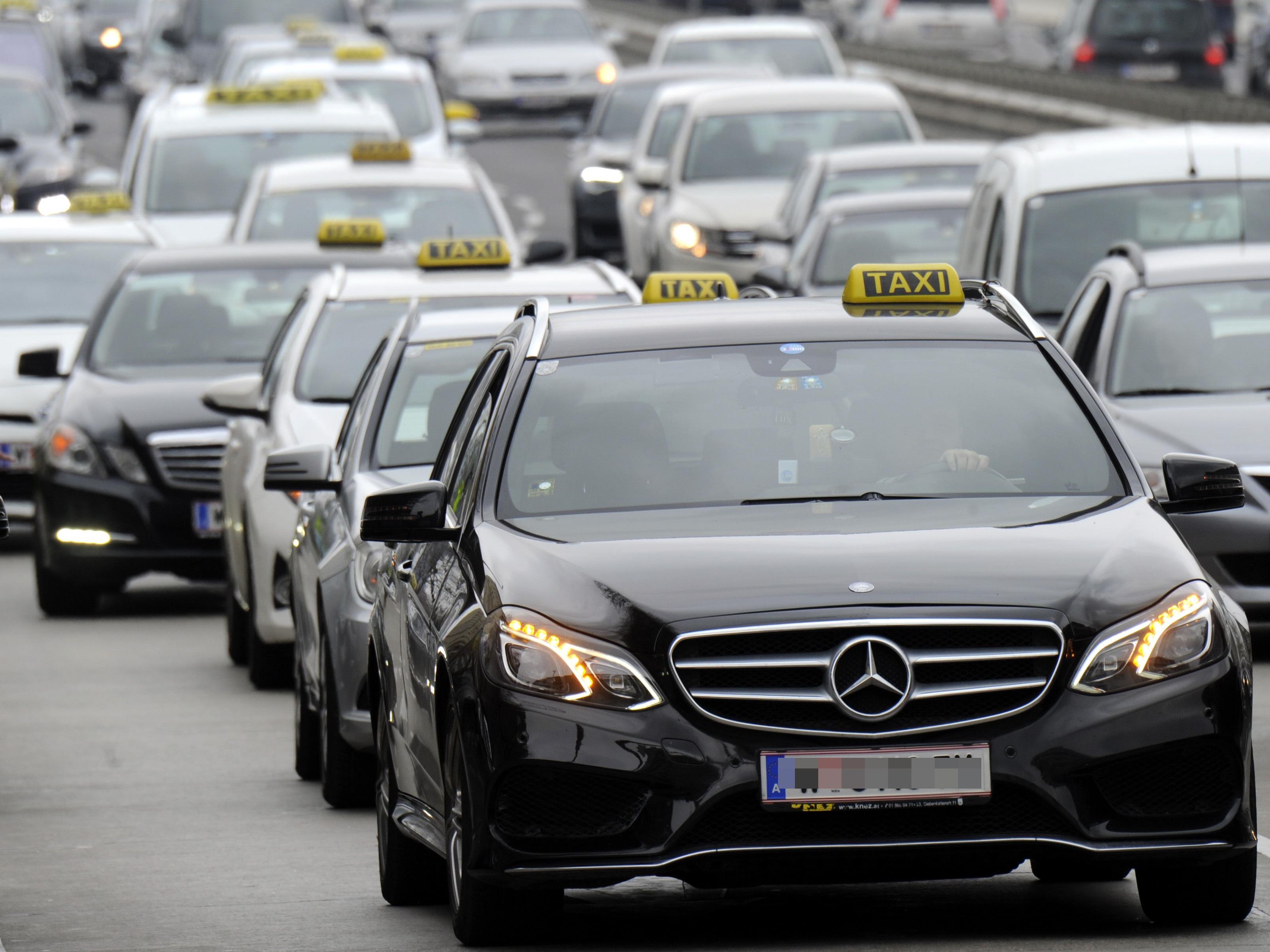 Wiener Taxiunternehmen und Uber weiterhin auf Konfrontationskurs.