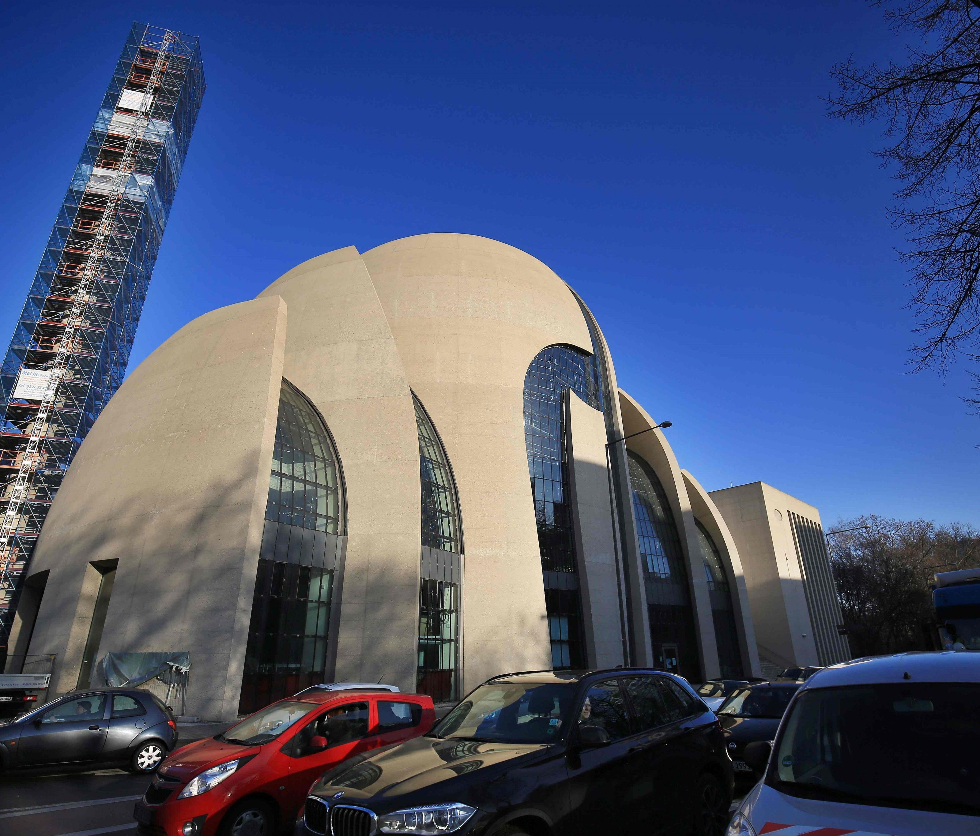 Türkische Diplomaten sollen Gülen-Anhänger ausgeforscht haben. Türkische Diplomaten sollen Gülen-Anhänger ausgeforscht haben.