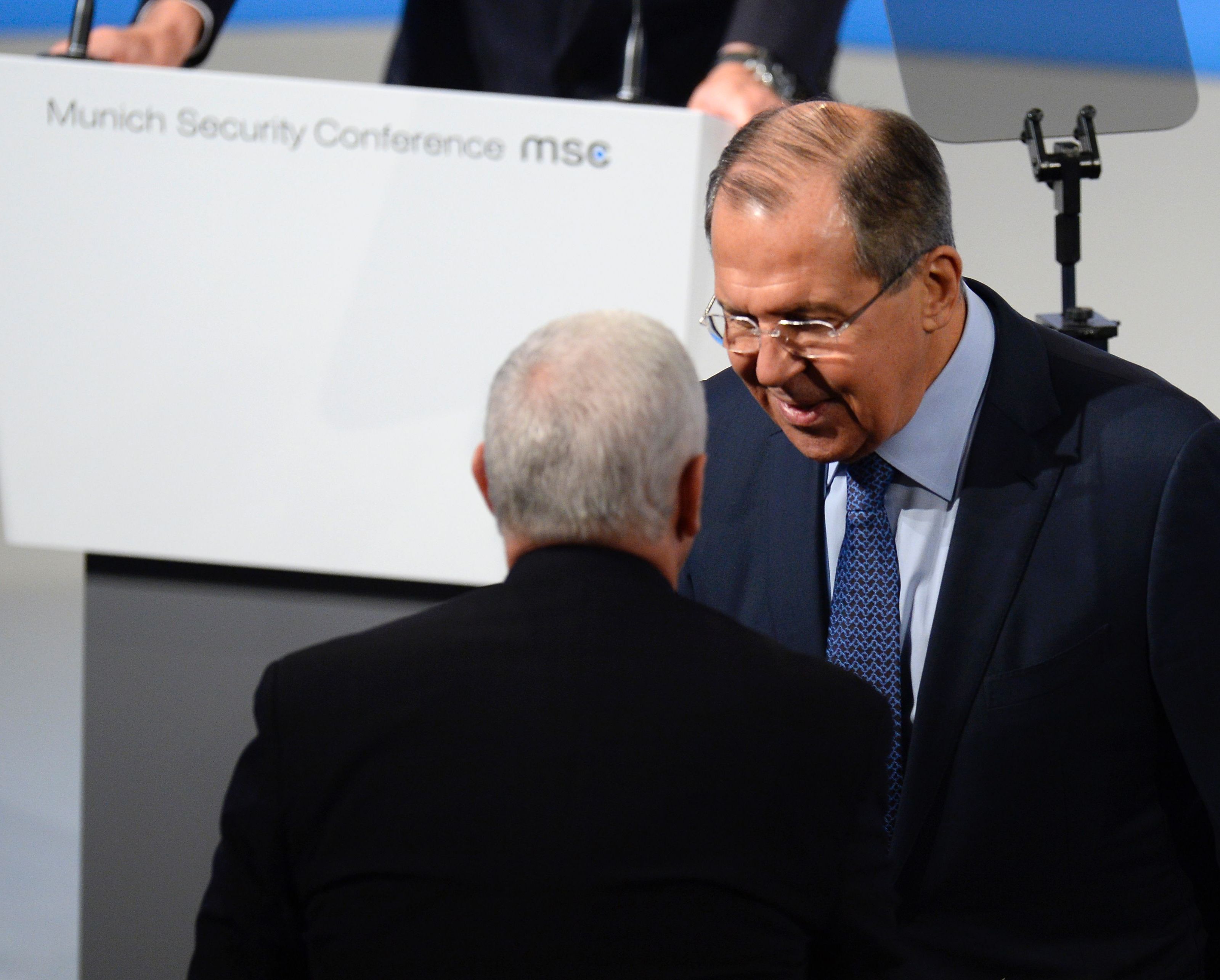 Handshake zwischen Pence, Lawrow. Handshake zwischen Pence, Lawrow.