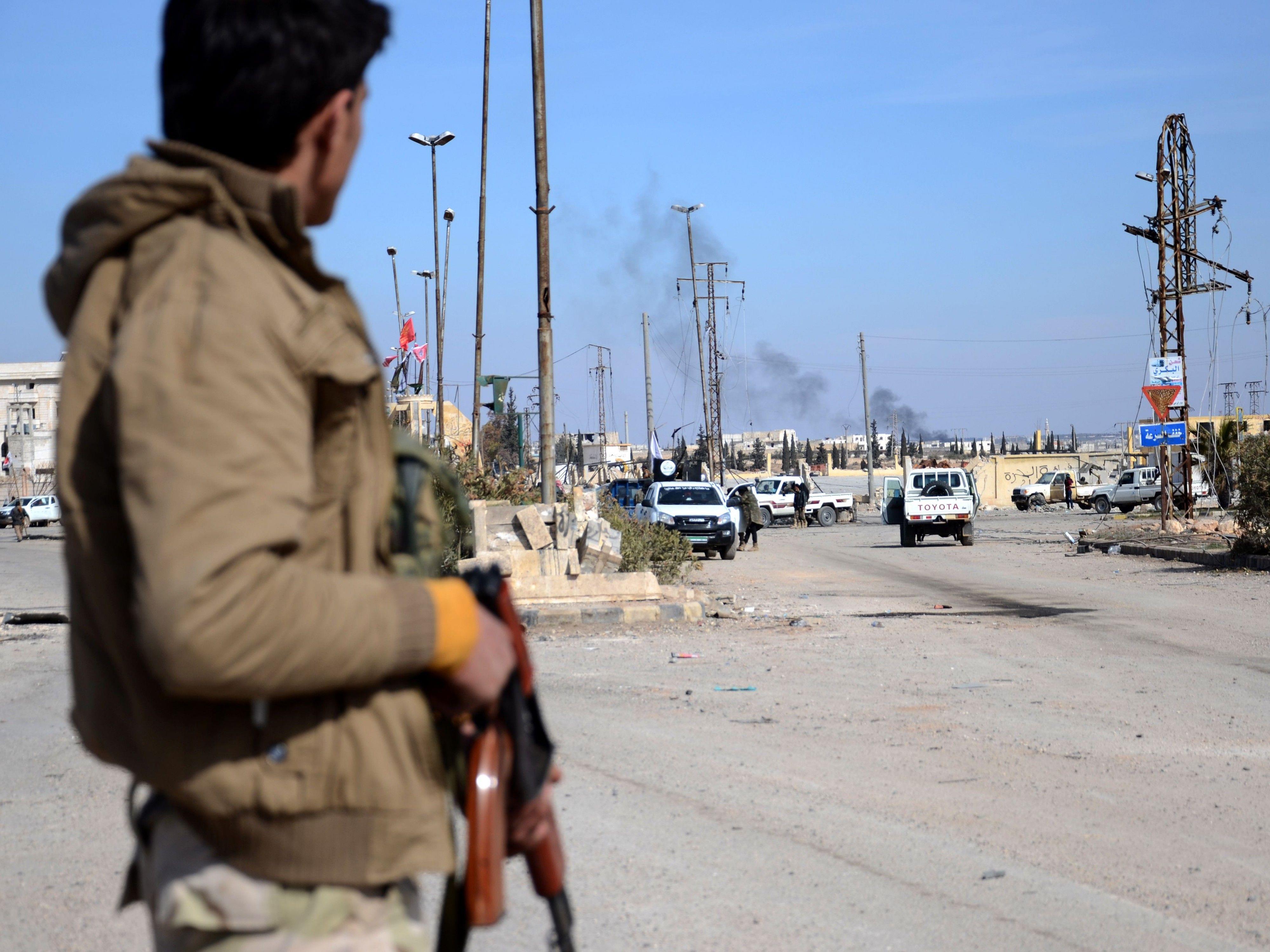 Anadolu: Freie Syrische Armee nahm syrische Stadt mit türkischer Untersützung ein.