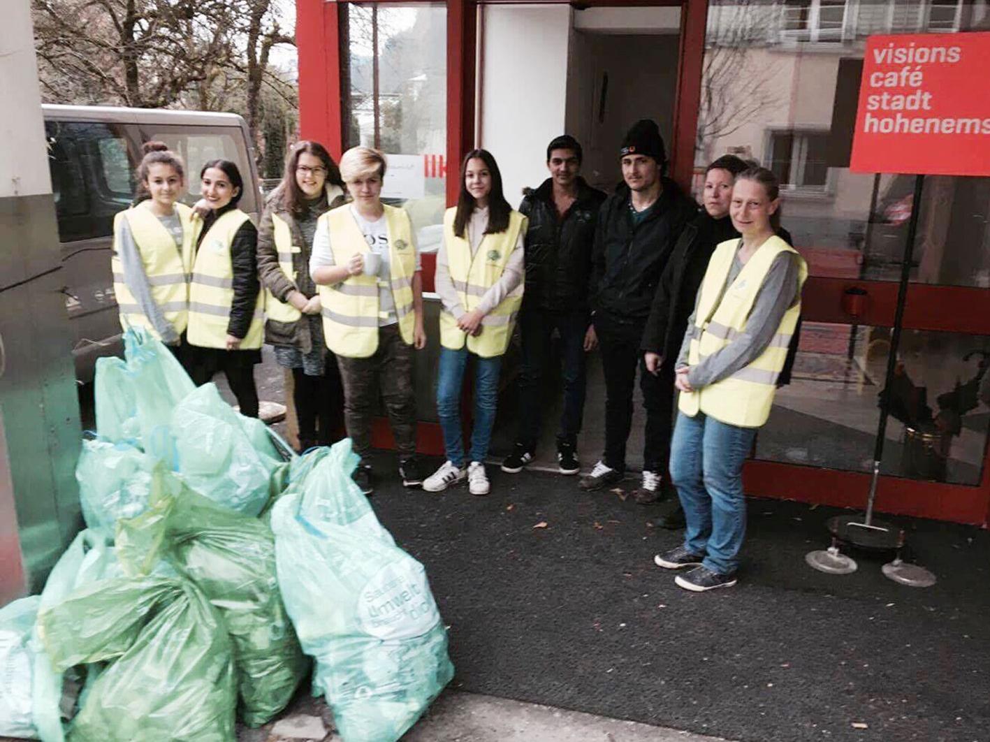 Freiwillige sammelten zwölf Säcke mit Abfall im Hohenemser Gemeindegebiet.
