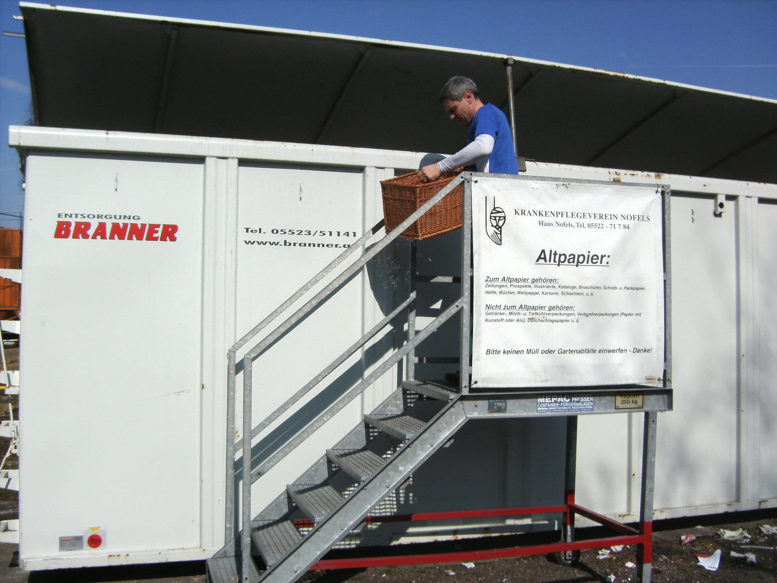 Der riesige Container, welcher dem KPV Nofels für die Altpapiersammlung zur Verfügung gestellt wird.