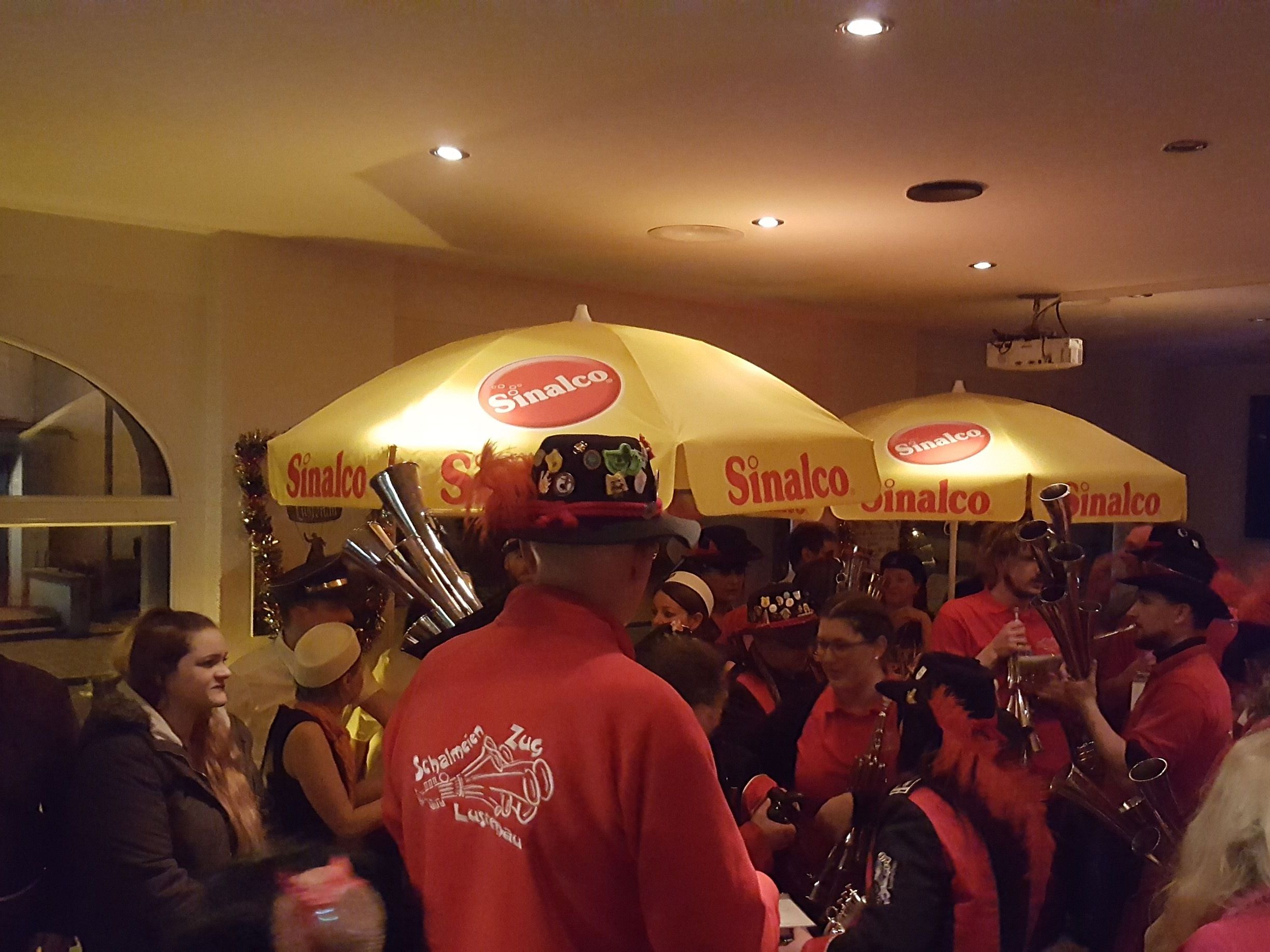 Ausgelassene Stimmung beim Austria-Faschingsfest. Ausgelassene Stimmung beim Austria-Faschingsfest.