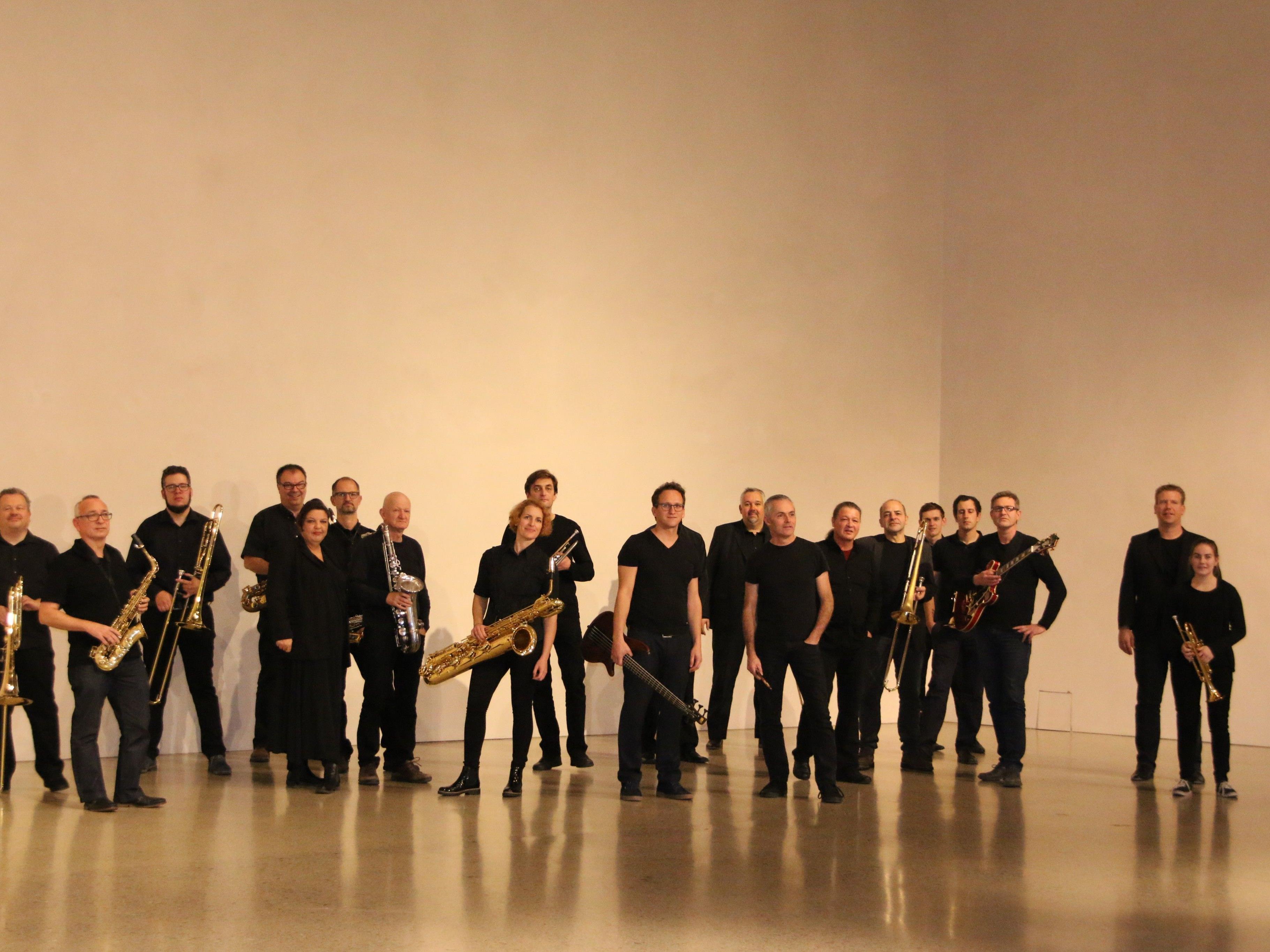 Die Big Band Walgau bringt am kommenden Freitag, Vorarlberger JazzkomponistInnen auf die Kulturbühne Schruns.
