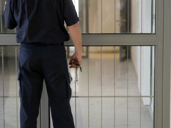 Gegen den Vater des mutmaßlich misshandelten Babys liegt ein Antrag auf U-Haft vor Gegen den Vater des mutmaßlich misshandelten Babys liegt ein Antrag auf U-Haft vor