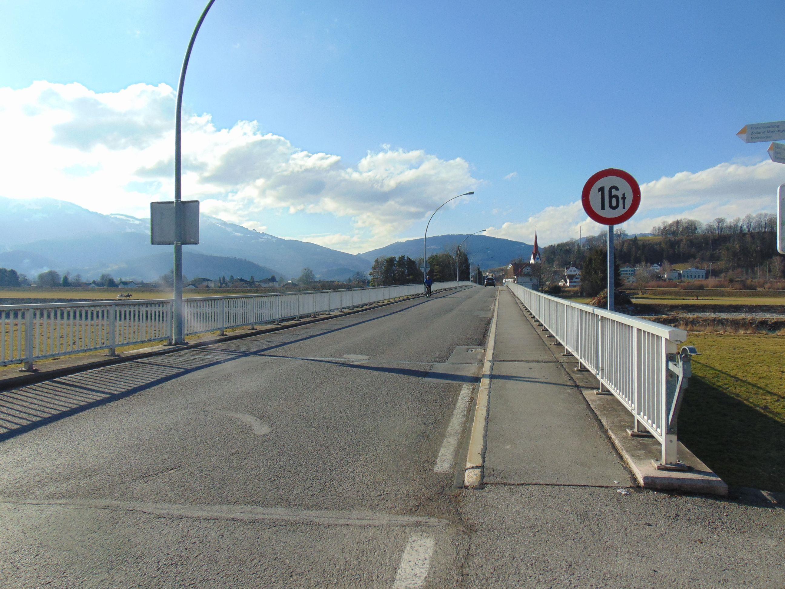 Die Brücke in die Schweiz wird wieder  beleuchtet