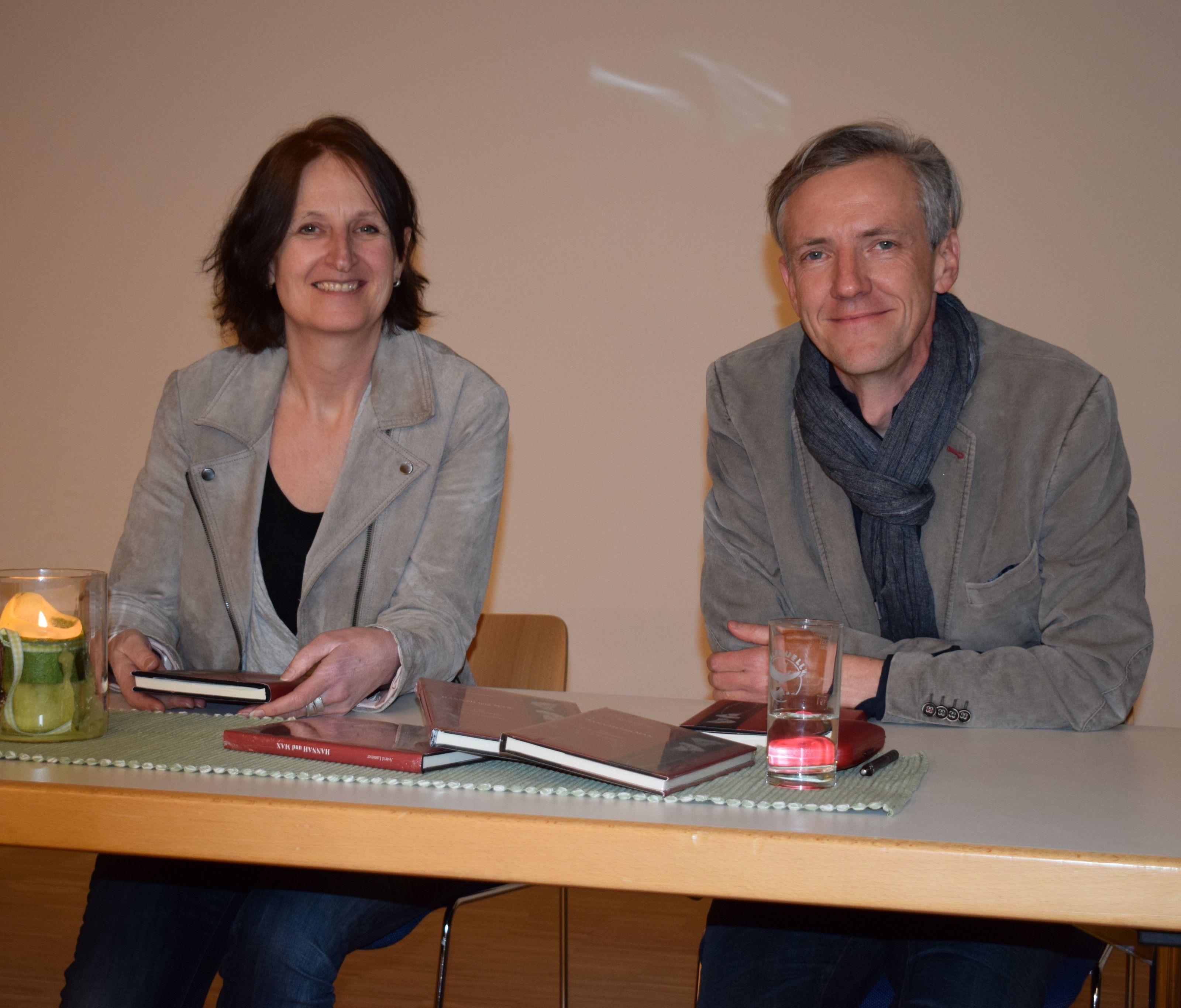 Gotthard Bilgeri und Astrid Lammer lassen aus dem Erstlingswerk der Autorin. Gotthard Bilgeri und Astrid Lammer lassen aus dem Erstlingswerk der Autorin.