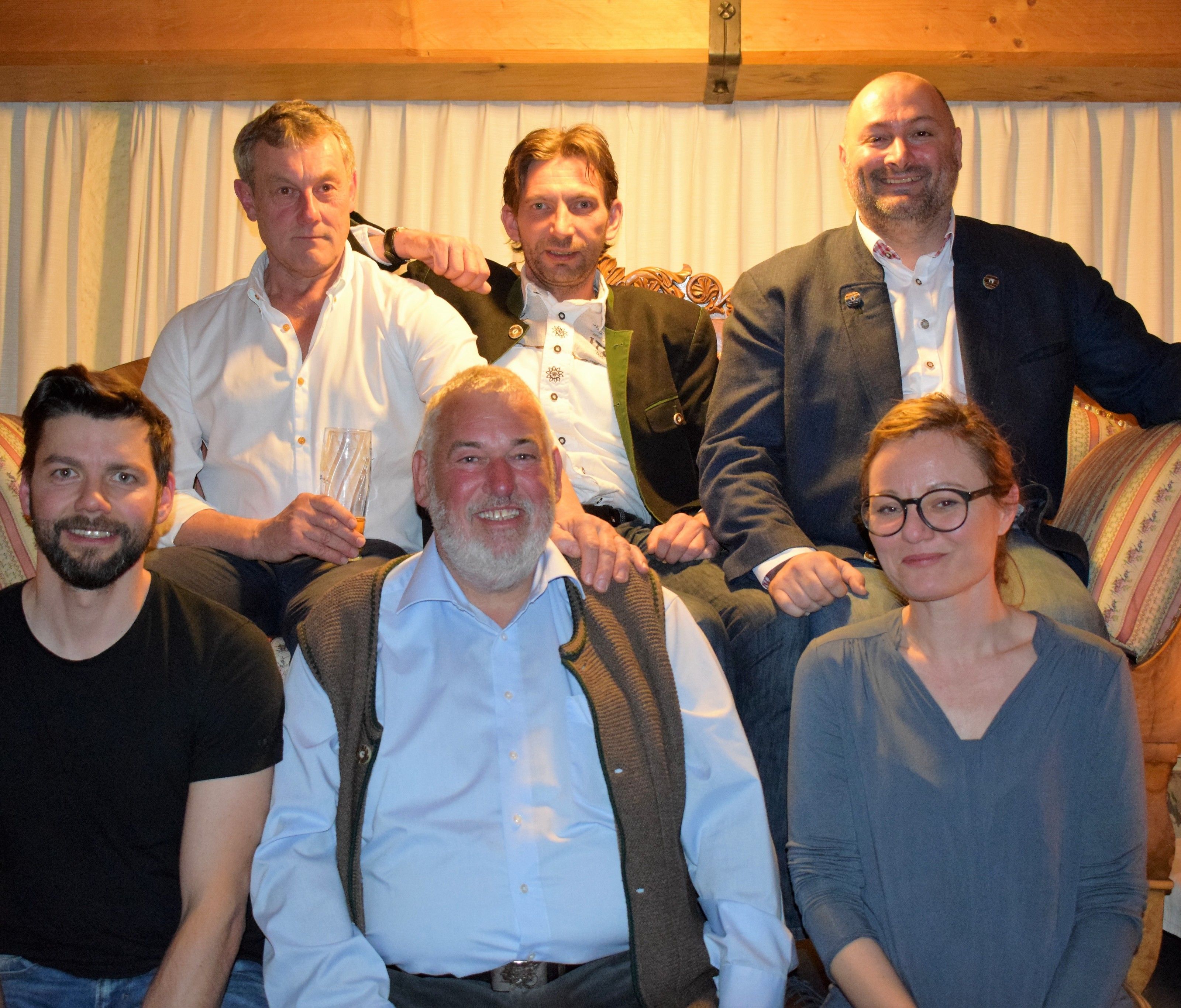 Trugen wesentlich zum Gelingen bei: Sigi Huf, die Hausherren Daniel Fischer und Mario Pargger, Florian Oberforcher, Manfred Fink und Isabella Natter-Spets. Trugen wesentlich zum Gelingen bei: Sigi Huf, die Hausherren Daniel Fischer und Mario Pargger, Florian Oberforcher, Manfred Fink und Isabella Natter-Spets.