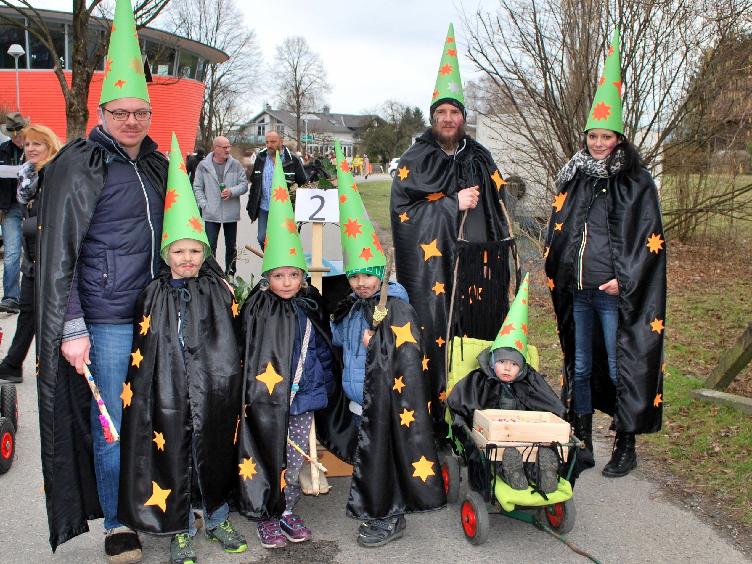 Die größte Fussgruppe "die Zauberer" Die größte Fussgruppe "die Zauberer"