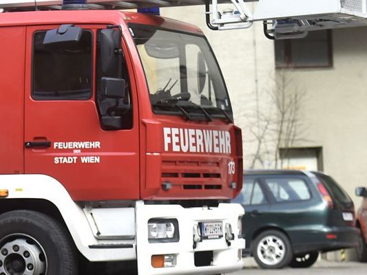 Die Feuerwehr Bludenz musste wegen eines Containerbrands ausrücken. Die Feuerwehr Bludenz musste wegen eines Containerbrands ausrücken.
