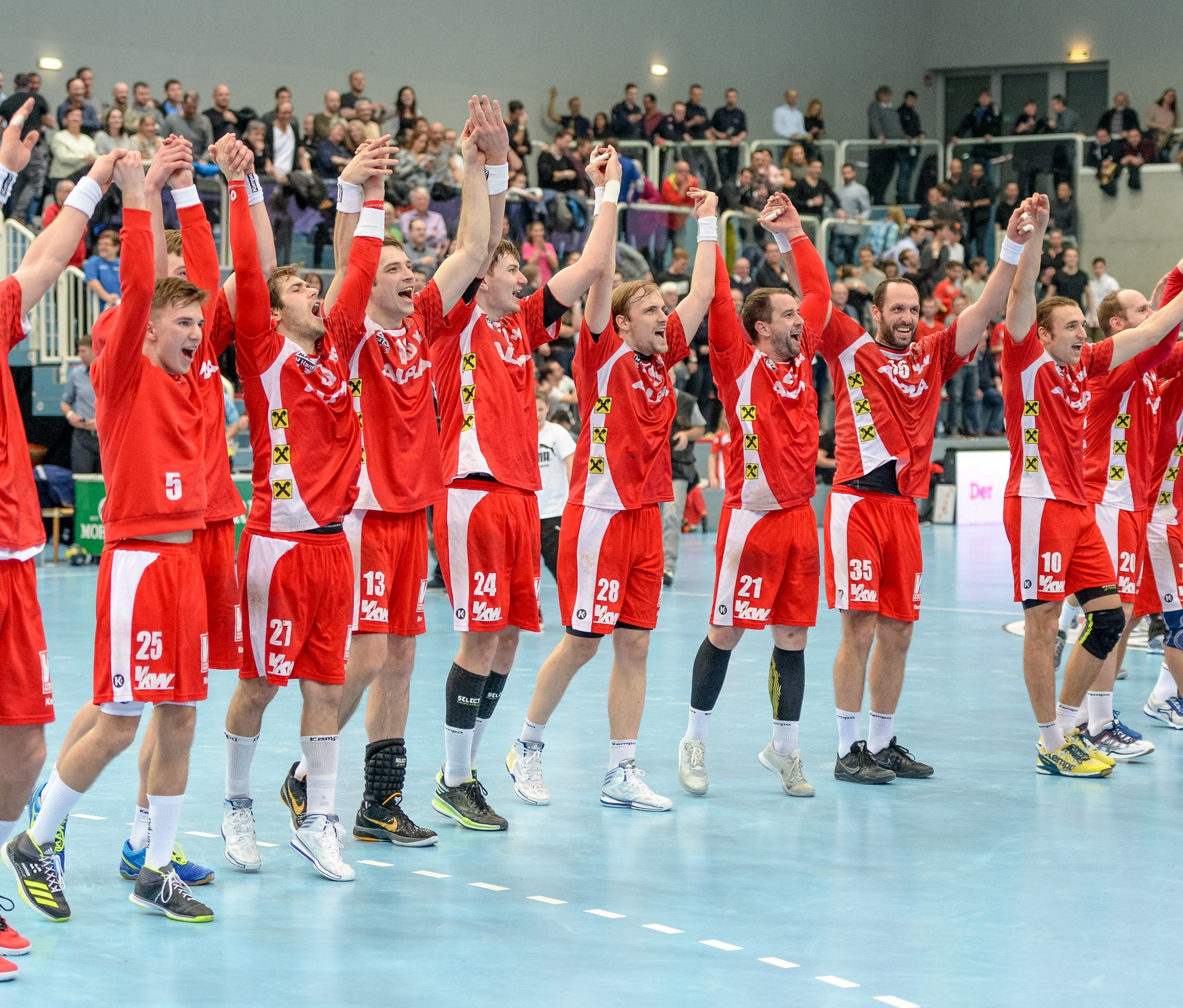 Die Harder jubelten am Ende über einen überragenden Derby-Sieg. Die Harder jubelten am Ende über einen überragenden Derby-Sieg.