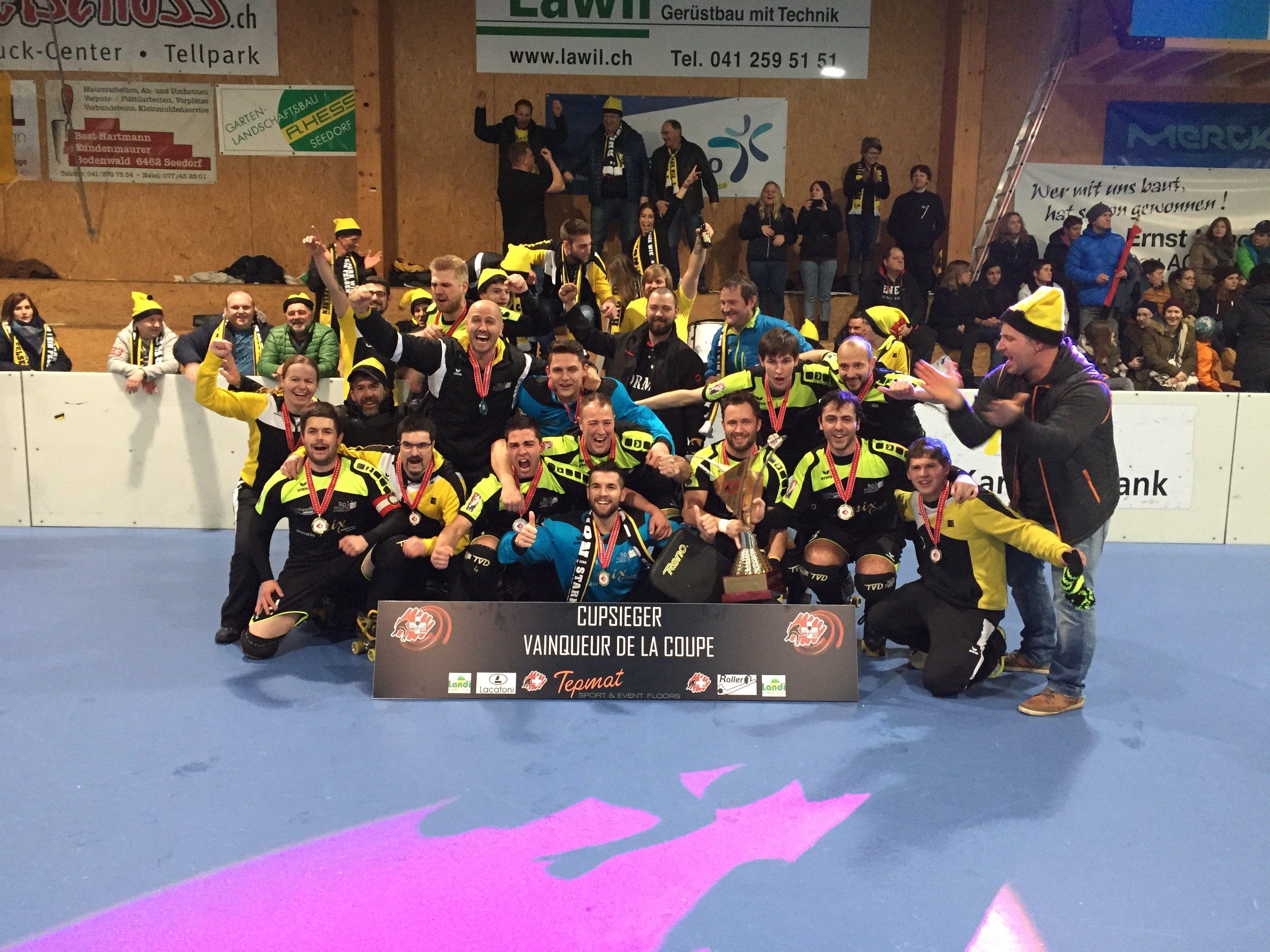 Das Team des RHC Dornbirn ging am Ende als jubelnder Sieger beim Schweizer Cup vom Platz.