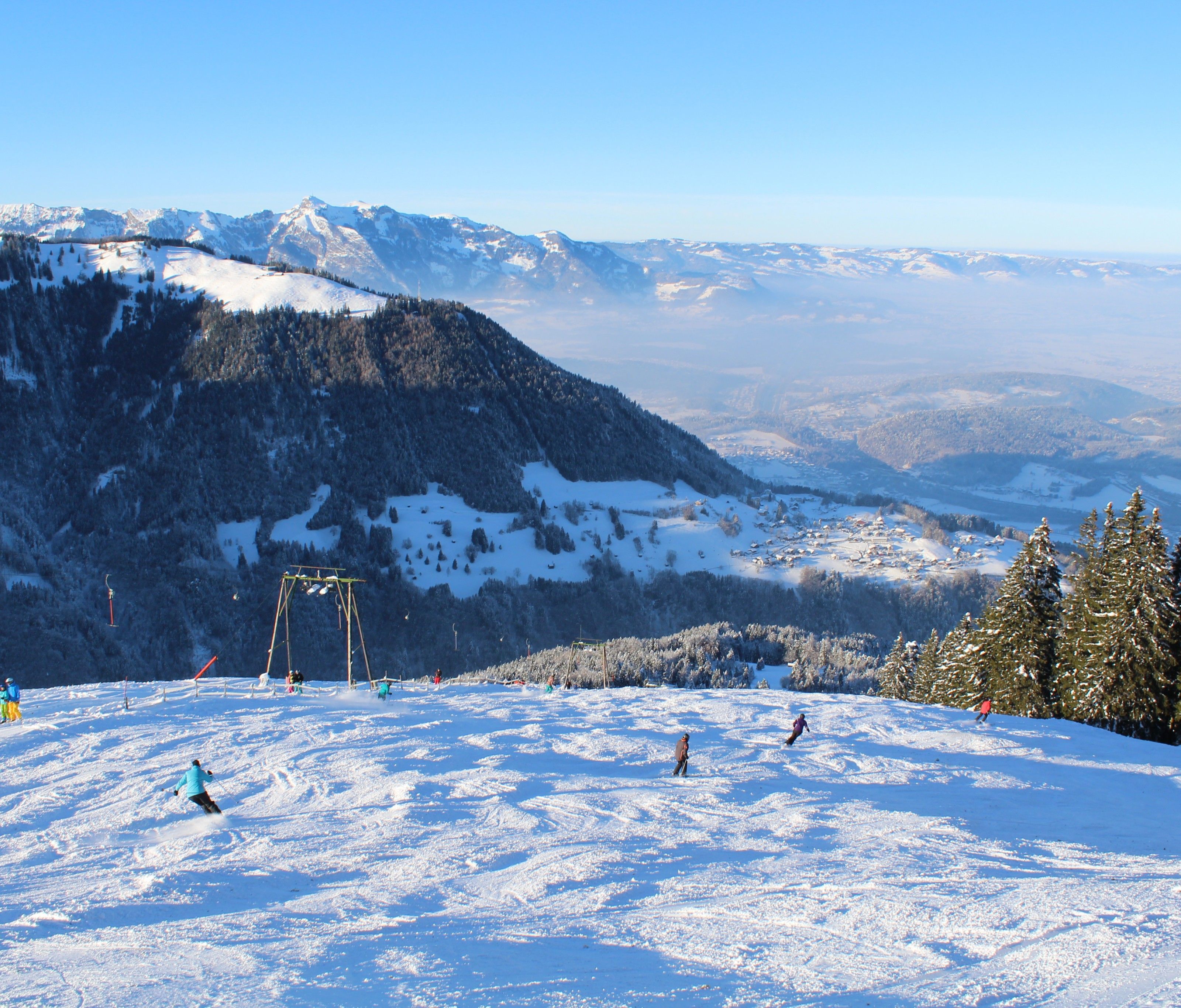 Sonnenschilauf auf Bazora in den Energieferien täglich möglich. Sonnenschilauf auf Bazora in den Energieferien täglich möglich.