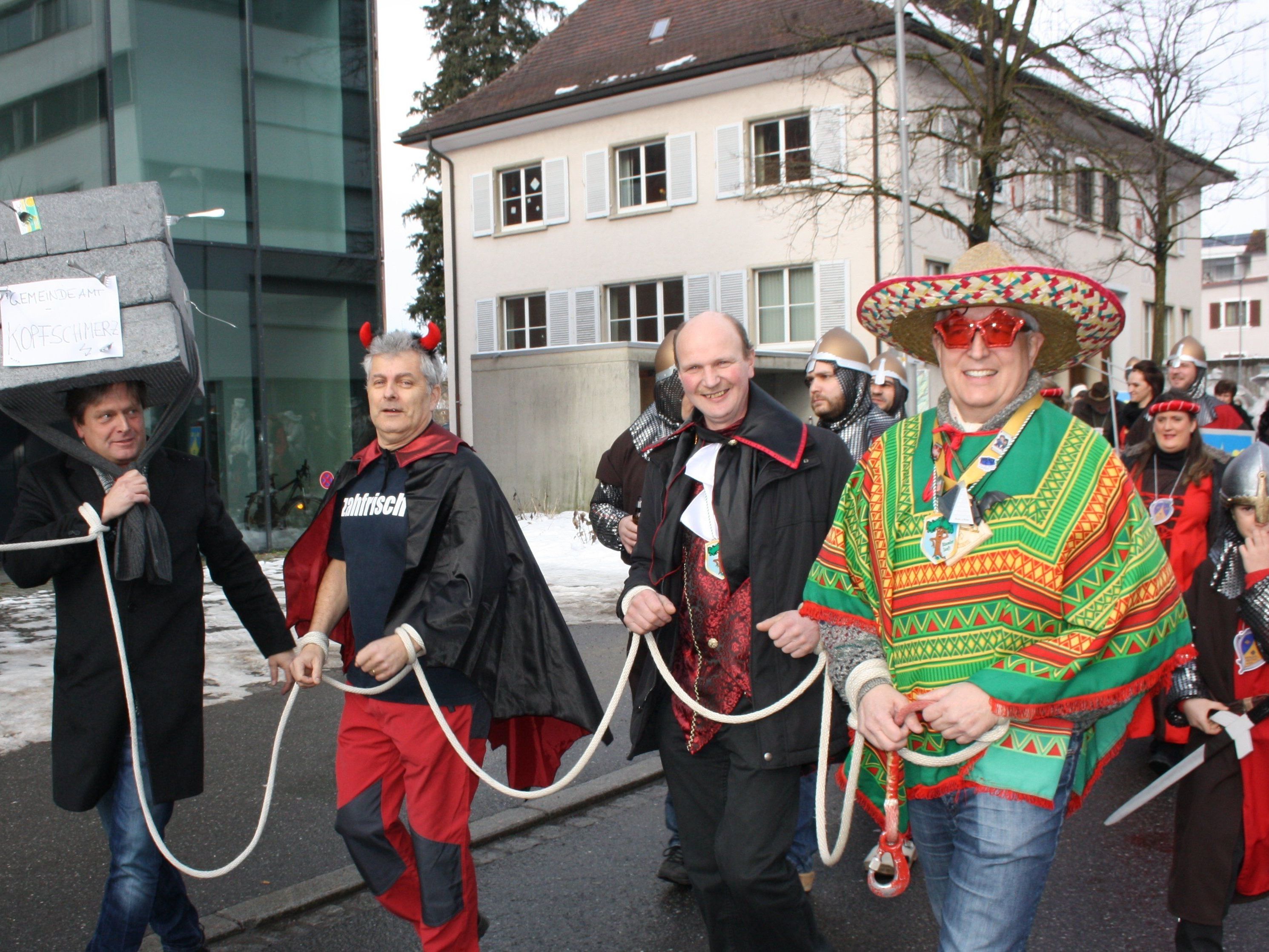 Einladung zur „Bürgermeister-Absetzung“ beim Gemeindeamt mit Verurteilung der Gemeinderäte in der Festhalle. Die RATvonHOFEN-Zunft übernimmt mit der Übernahme des Gemeindeschlüssels die „Regierungsgeschäfte“ in Lochau. Einladung zur „Bürgermeister-Absetzung“ beim Gemeindeamt mit Verurteilung der Gemeinderäte in der Festhalle. Die RATvonHOFEN-Zunft übernimmt mit der Übernahme des Gemeindeschlüssels die „Regierungsgeschäfte“ in Lochau.