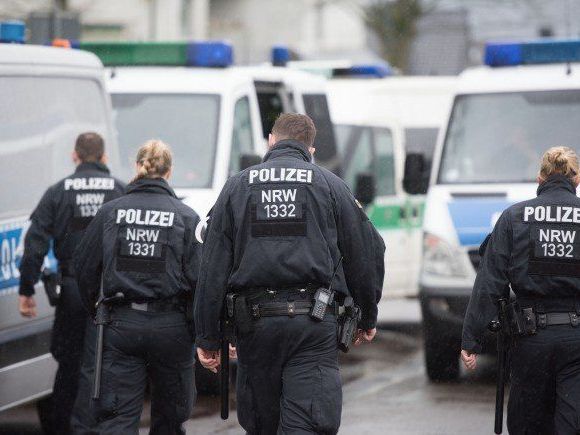 Deutsches ATIB-Pendant im Visier der Polizei - Wohnungen von vier Geistlichen durchsucht. Deutsches ATIB-Pendant im Visier der Polizei - Wohnungen von vier Geistlichen durchsucht.