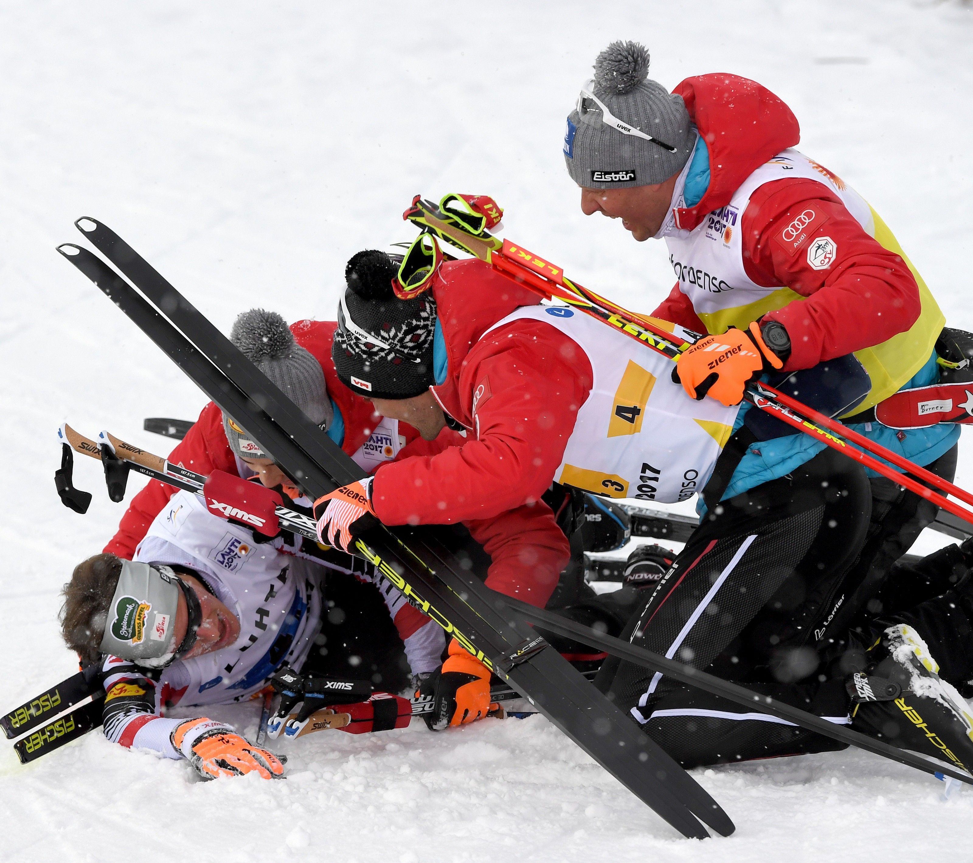 So jubeln die österreichischen Kombinierer über WM-Bronze. So jubeln die österreichischen Kombinierer über WM-Bronze.