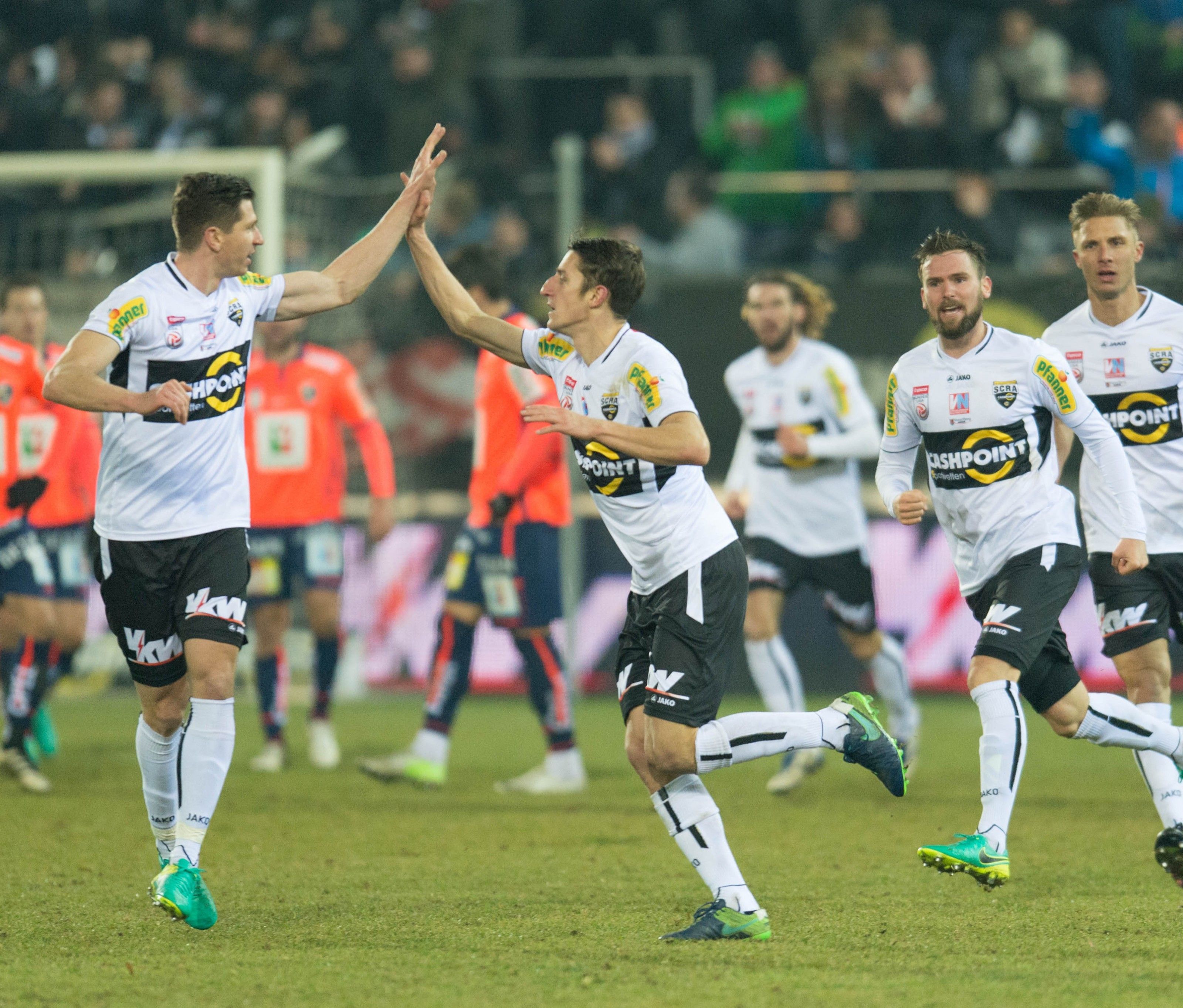 Wiener bei Heimsieg gegen Winterkönig Altach erster Salzburg-Verfolger. Wiener bei Heimsieg gegen Winterkönig Altach erster Salzburg-Verfolger.