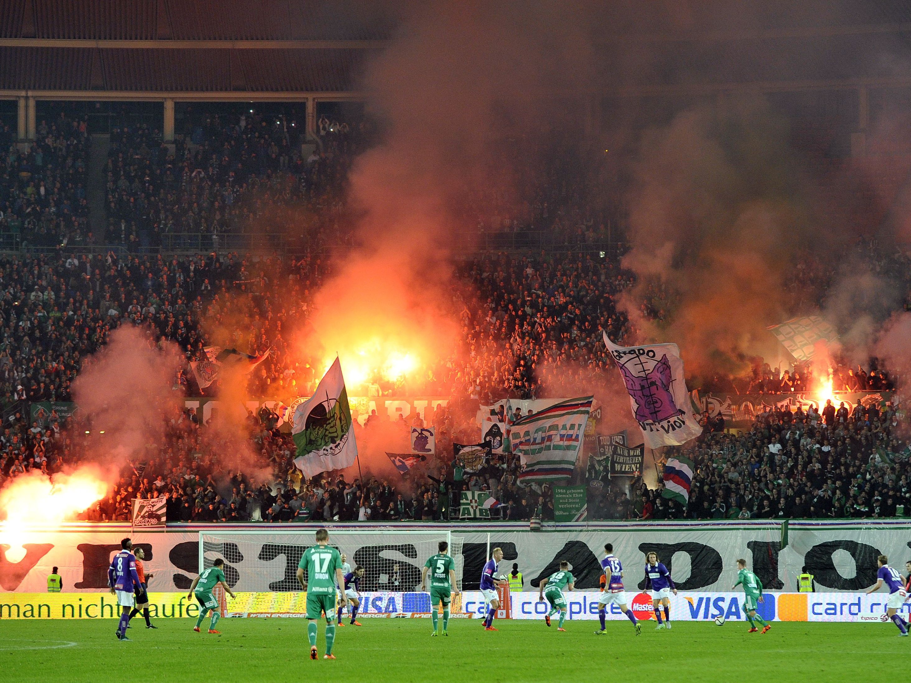 Hohe Strafzahlungen erwarten die beiden am Wiener Derby beteiligten Vereine Hohe Strafzahlungen erwarten die beiden am Wiener Derby beteiligten Vereine