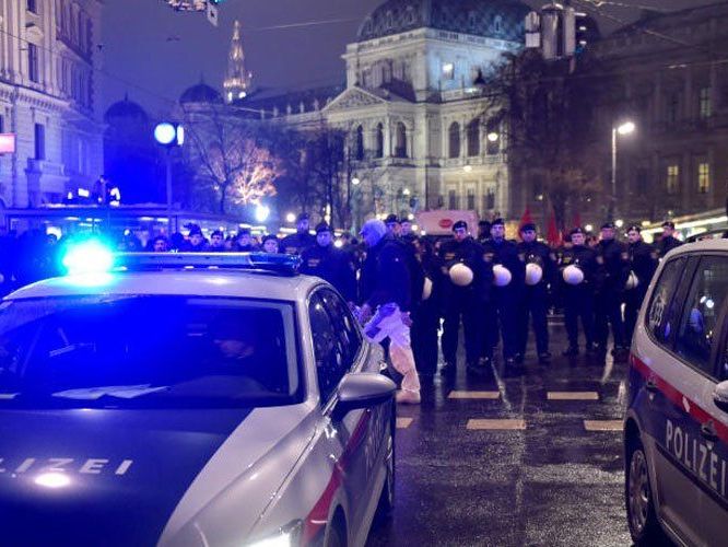 Der Identitäre haben sich vor "den Linken" schützen wollen. Der Identitäre haben sich vor "den Linken" schützen wollen.