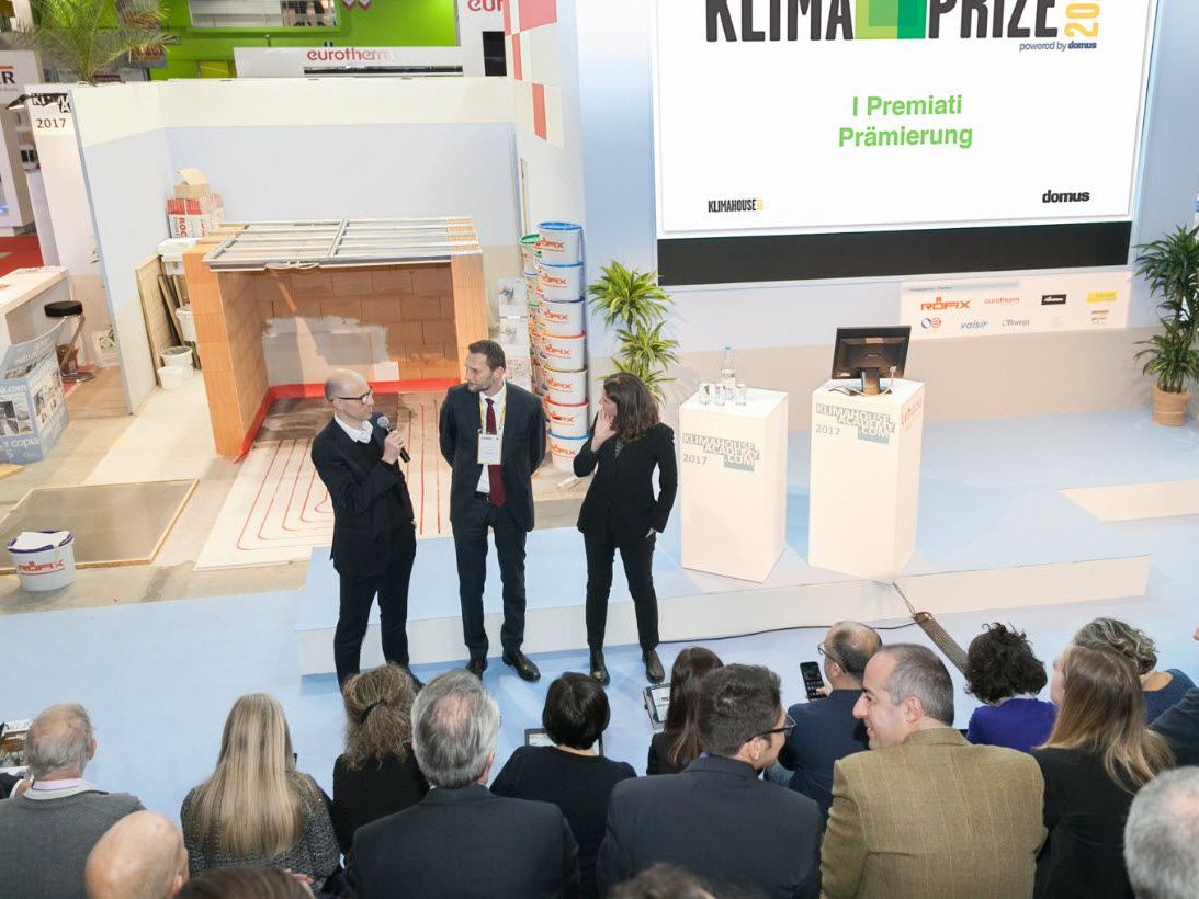 Verleihung des ersten Klimahouse-Preises durch die Messe Bozen und die italienische Architekturzeitschrift Domus. Verleihung des ersten Klimahouse-Preises durch die Messe Bozen und die italienische Architekturzeitschrift Domus.