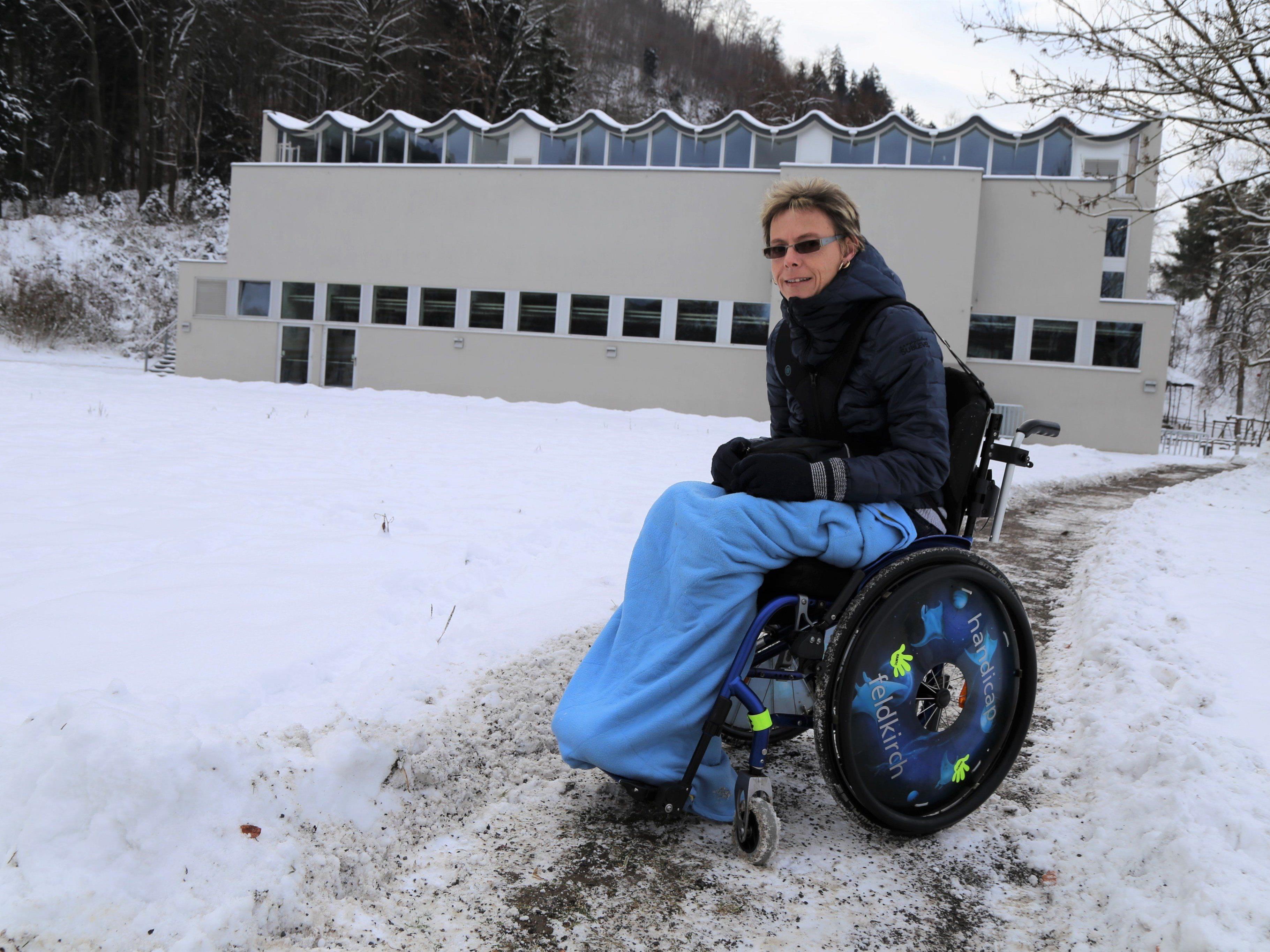 Gabi Schenk, Obfrau Stammtisch für Menschen mit Handicap, freut sich über die Anschaffung.