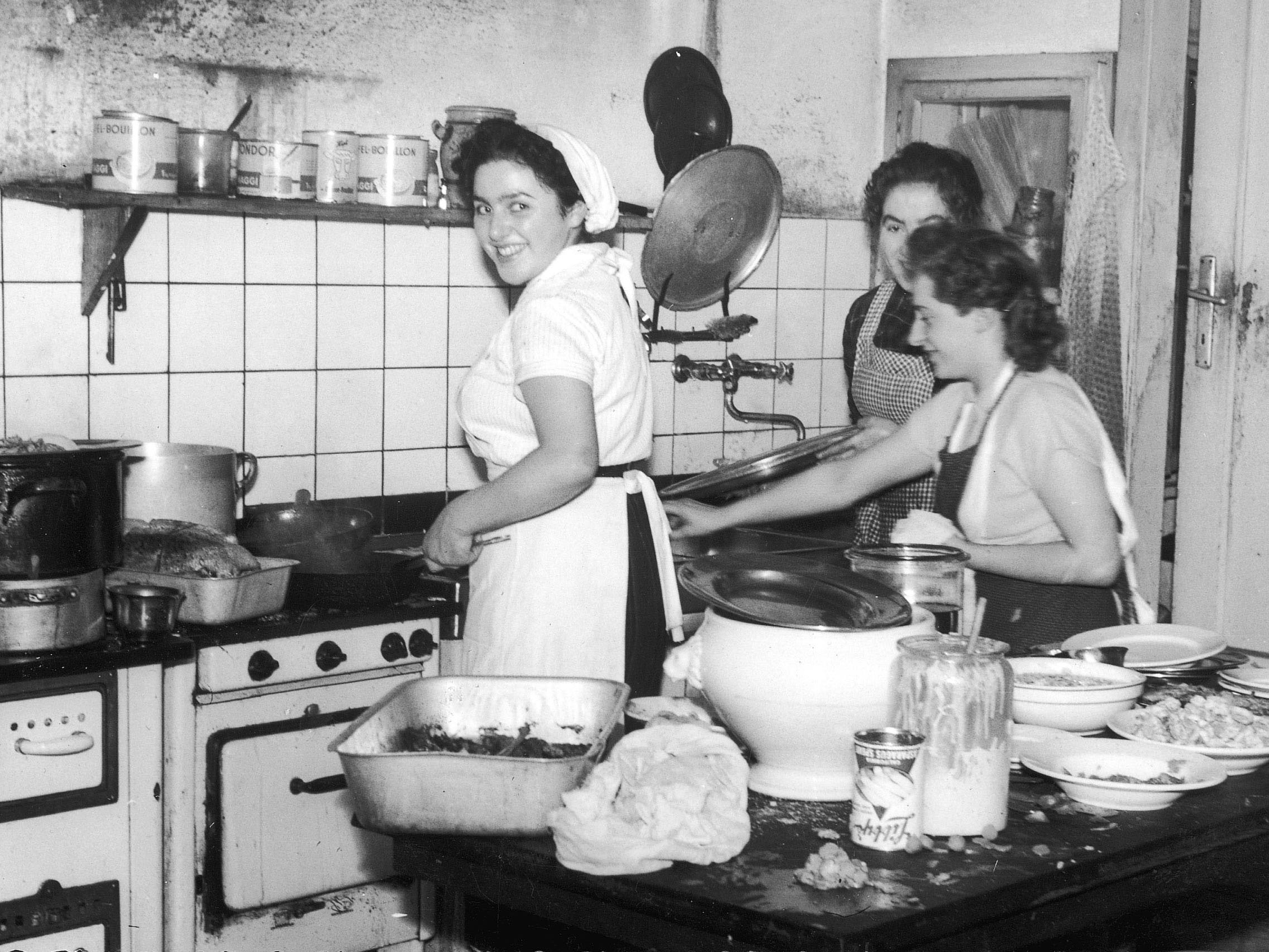 Wilma Fink in der damaligen Küche des GH Krönele.
