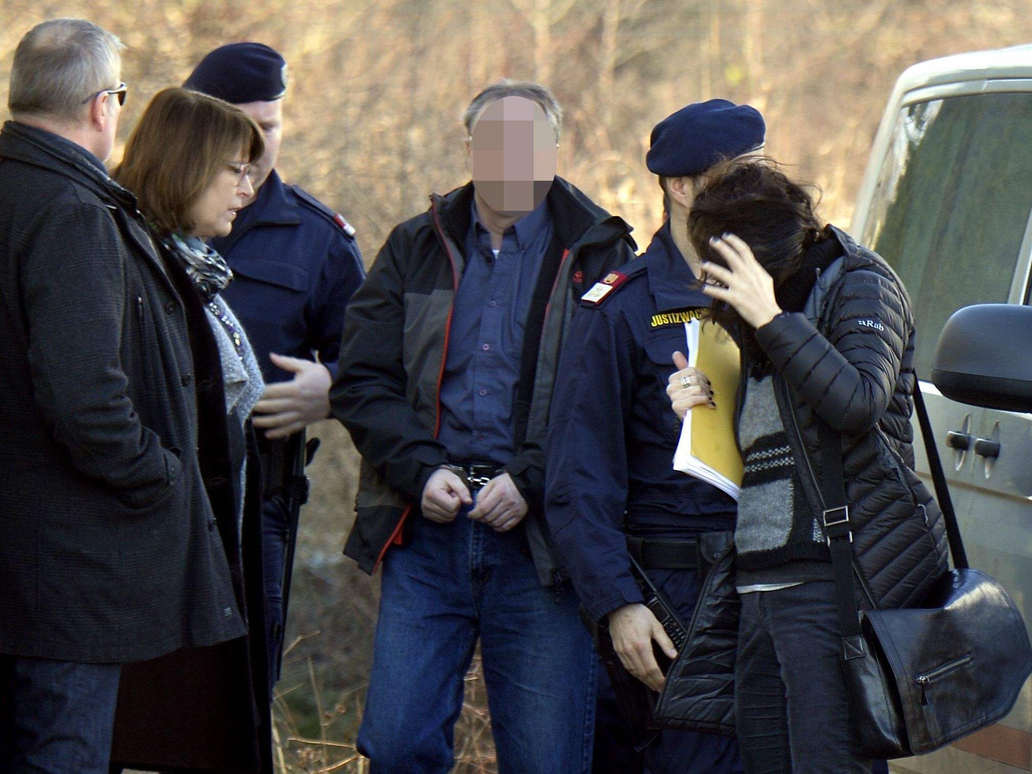 Bei der tatrekonstruktion nach der Bluttat in Perchtoldsdorf. Bei der tatrekonstruktion nach der Bluttat in Perchtoldsdorf.