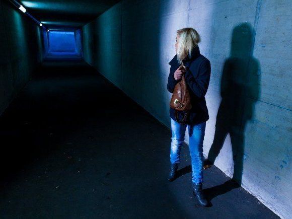 Zwei Frauen wurden in Bregenz von einem Mann verfolgt und sexuell belästigt. Zwei Frauen wurden in Bregenz von einem Mann verfolgt und sexuell belästigt.