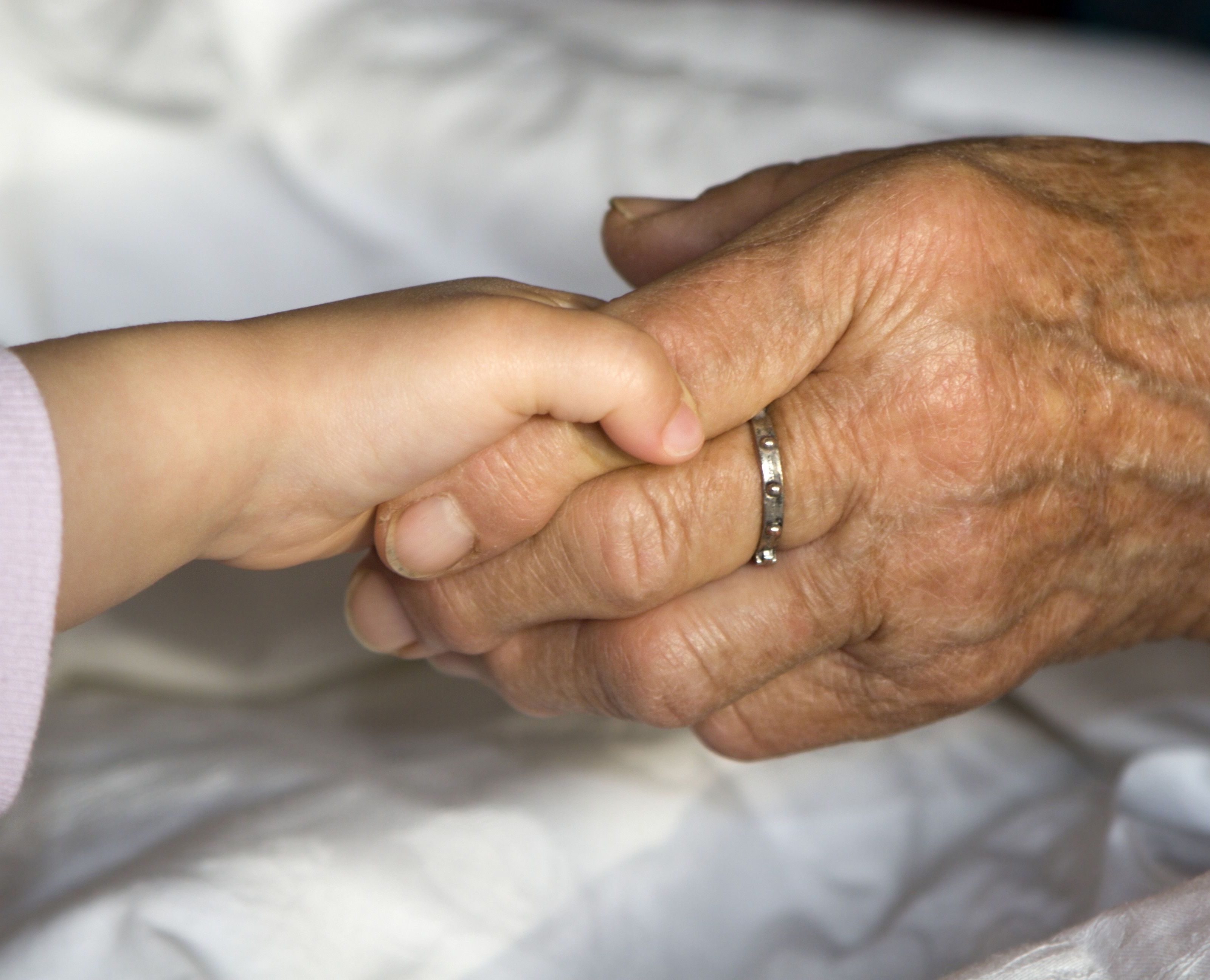 75-jähriger Vater und 63-jährige Mutter "narzisstisch" - Mädchen lebt seit Jahren bei neuer Familie. 75-jähriger Vater und 63-jährige Mutter "narzisstisch" - Mädchen lebt seit Jahren bei neuer Familie.