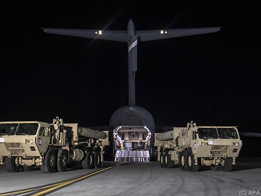 Erste THAAD-Komponenten werden entladen Erste THAAD-Komponenten werden entladen
